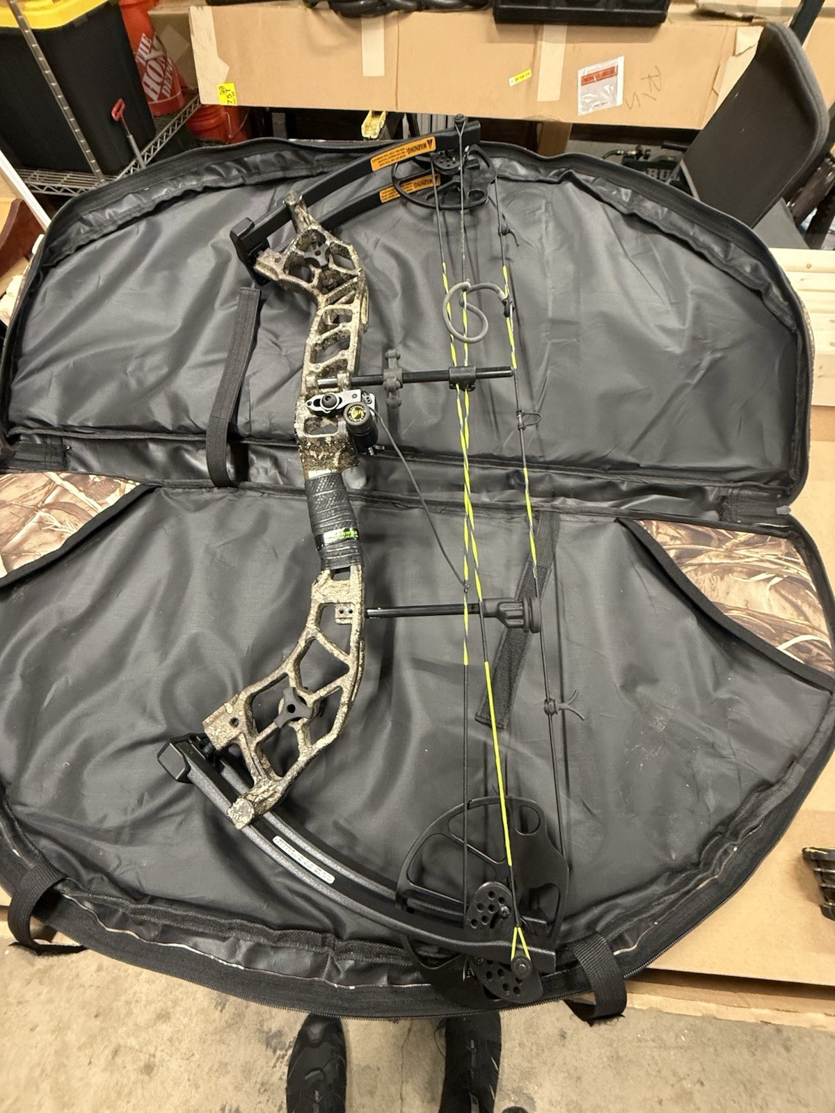 Blackout/Bear Intrigue Xt4 Left Hand Compound Bow