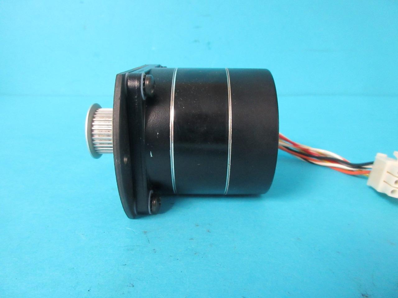 ORIENTAL MOTOR VEXTRA STEPPING MOTOR 2- PHASE PH266-E1.2-C19 6V DC 1.8" STEP WP7