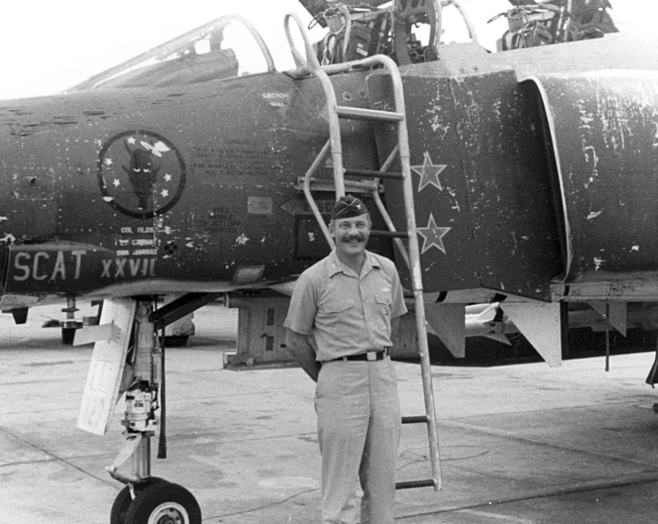 B&W Photo  US Air Force Ace Col. Robin Olds F-4  Phantom Vietnam War  /5211