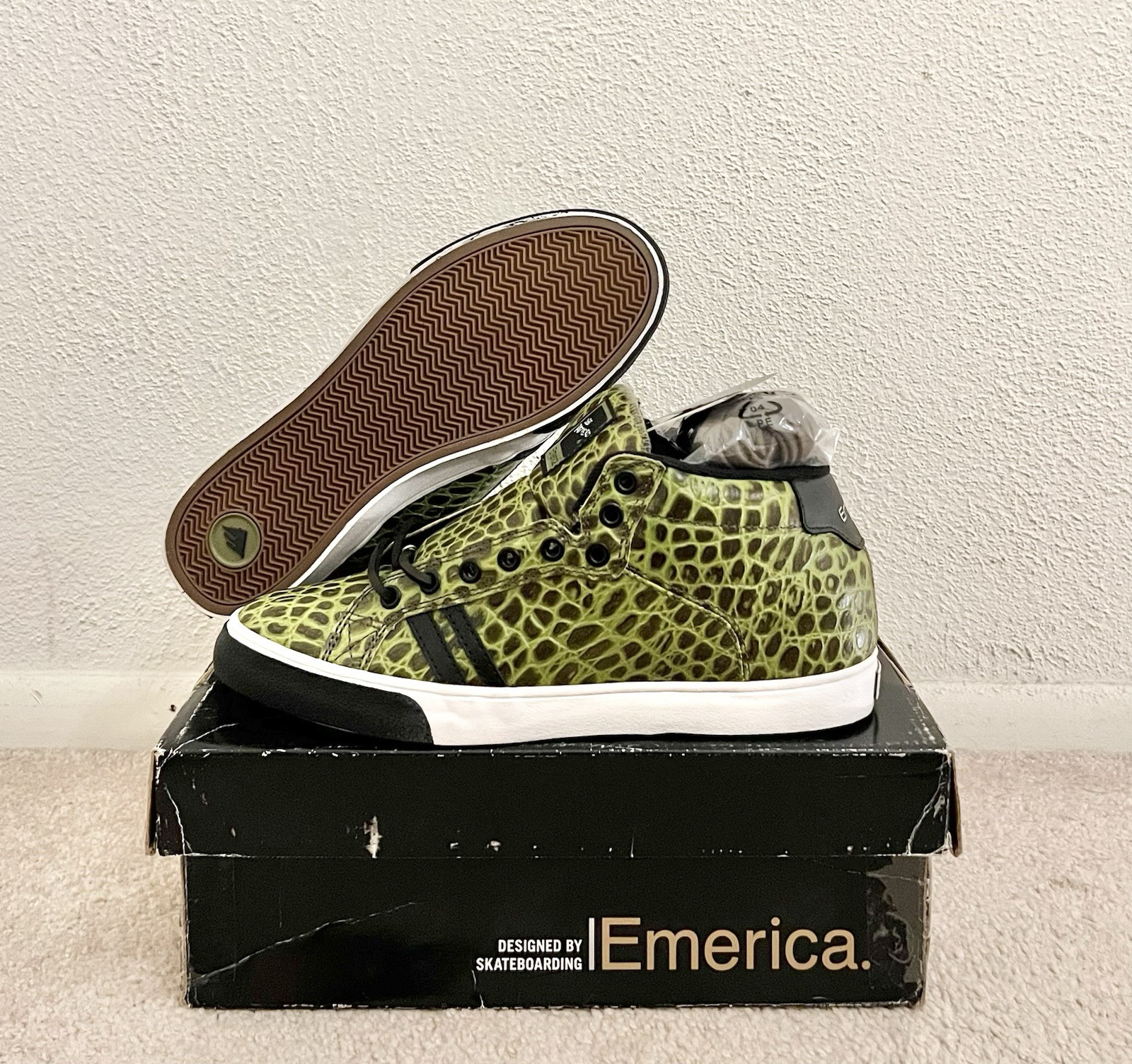 Emerica Leo Romero Mid Skateboarding Shoes Size 9.5 Olive/Black/Crocodile 2007