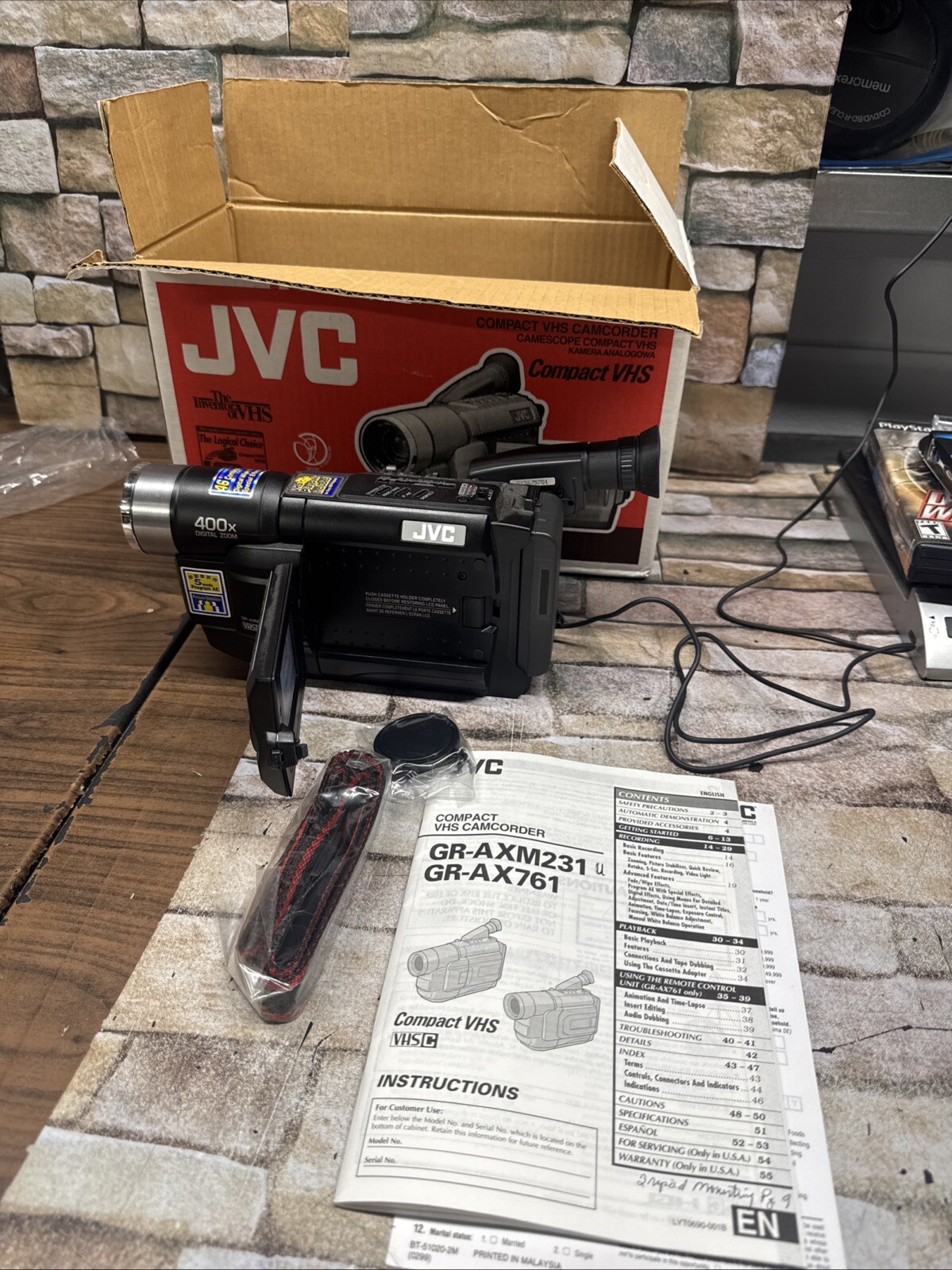 jvc camcorder vhs gr-axm231u with Box Charger Battery And Strap Has Flaws Read