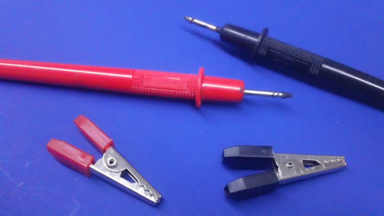 ALLIGATOR clips -- Red & Black -- Negative & Positive Voltmeter test leads clips