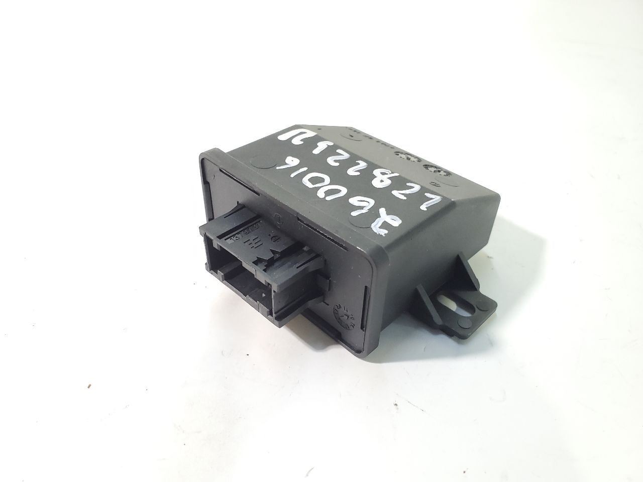 2016 Buick Cascada OEM Headlamp Control Module 13446941
