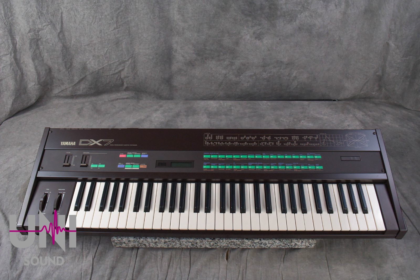 YAMAHA DX7 Digital Programmable Algorithm Synthesizer in Very Good Condition