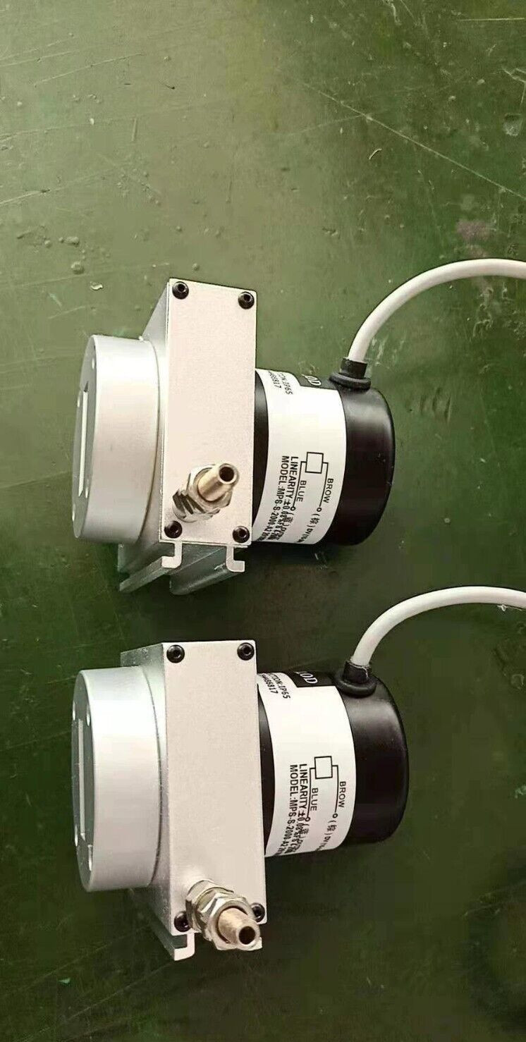 DISPLACEMENT SENSOR
