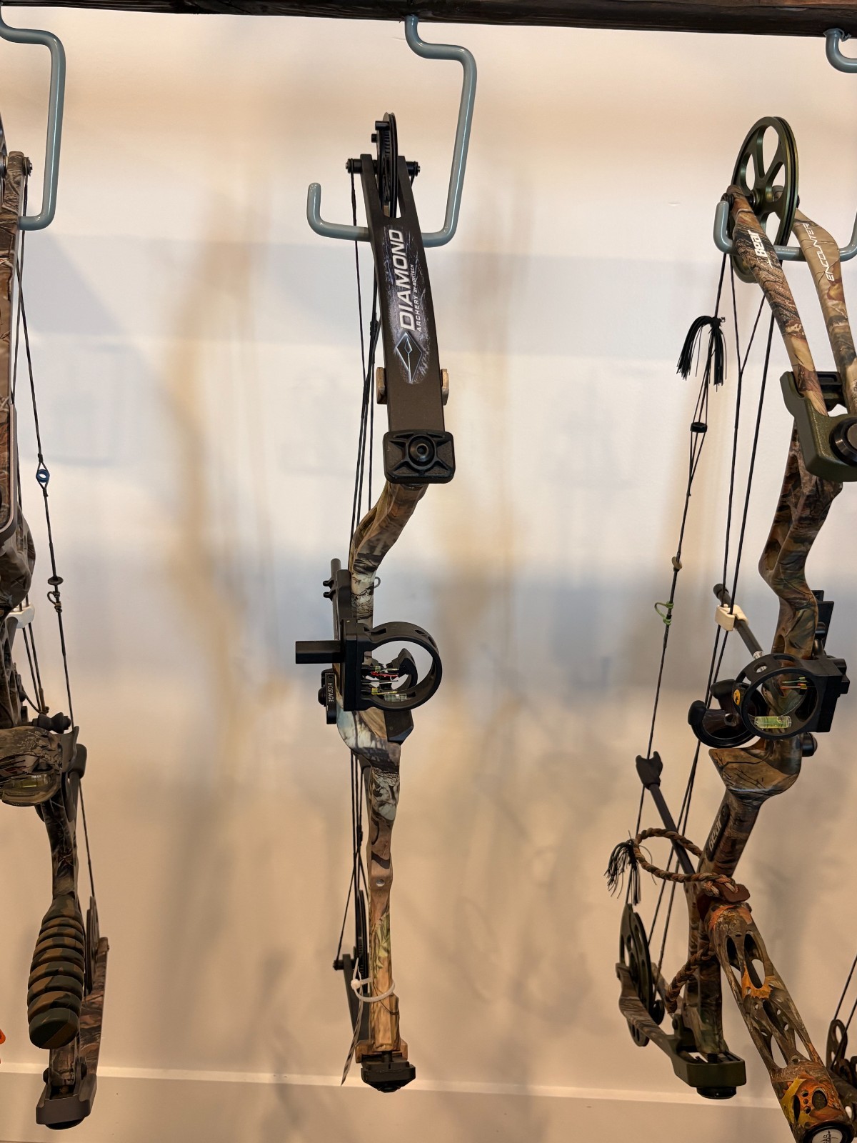 Diamond Archery Infinite Edge RH 70 lb Compound Bow