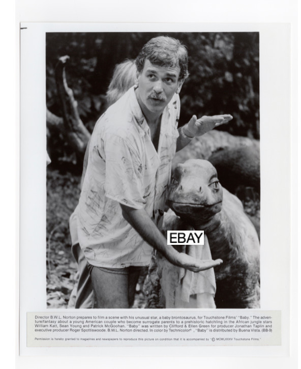 BABY SECRET OF THE LOST LEGEND 1985 ORIGINAL MOVIE PHOTO DINOSAUR B.W.L. NORTON