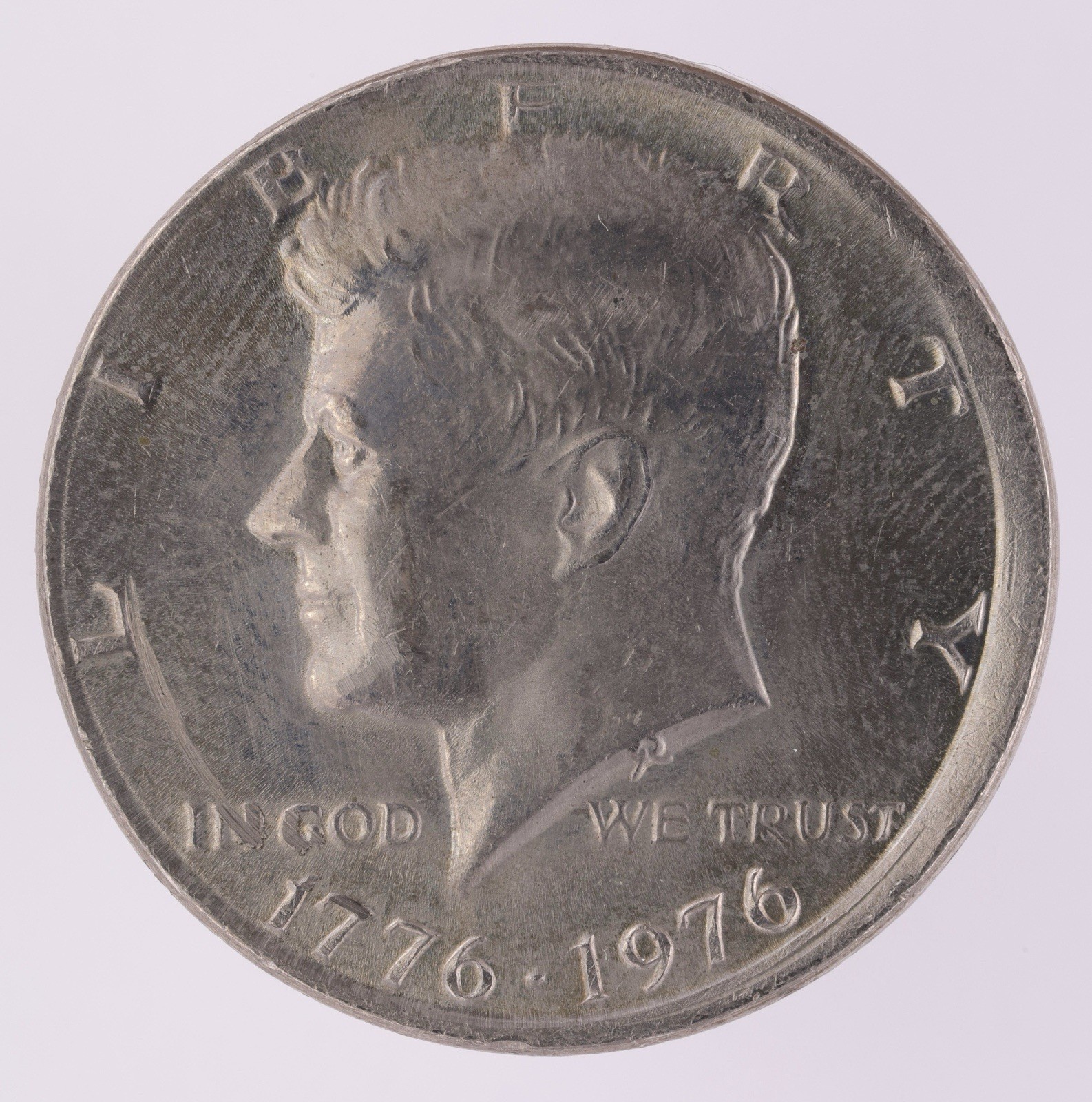 1976 Half Dollar Bicentennial Broadstrike (ER12)