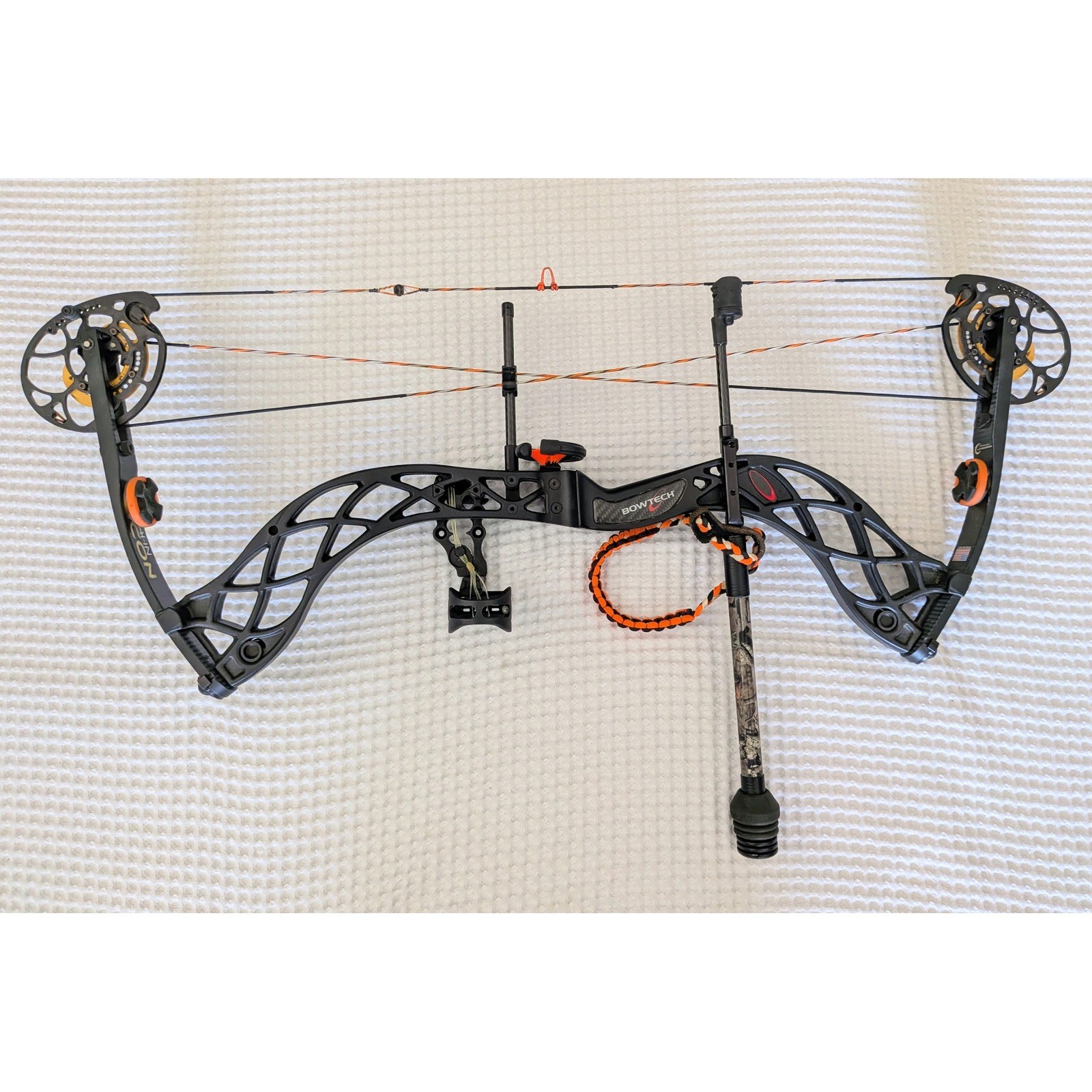 BowTech Carbon Icon RH Compound Bow RAK Package w/ Bee Stinger Stabilizer