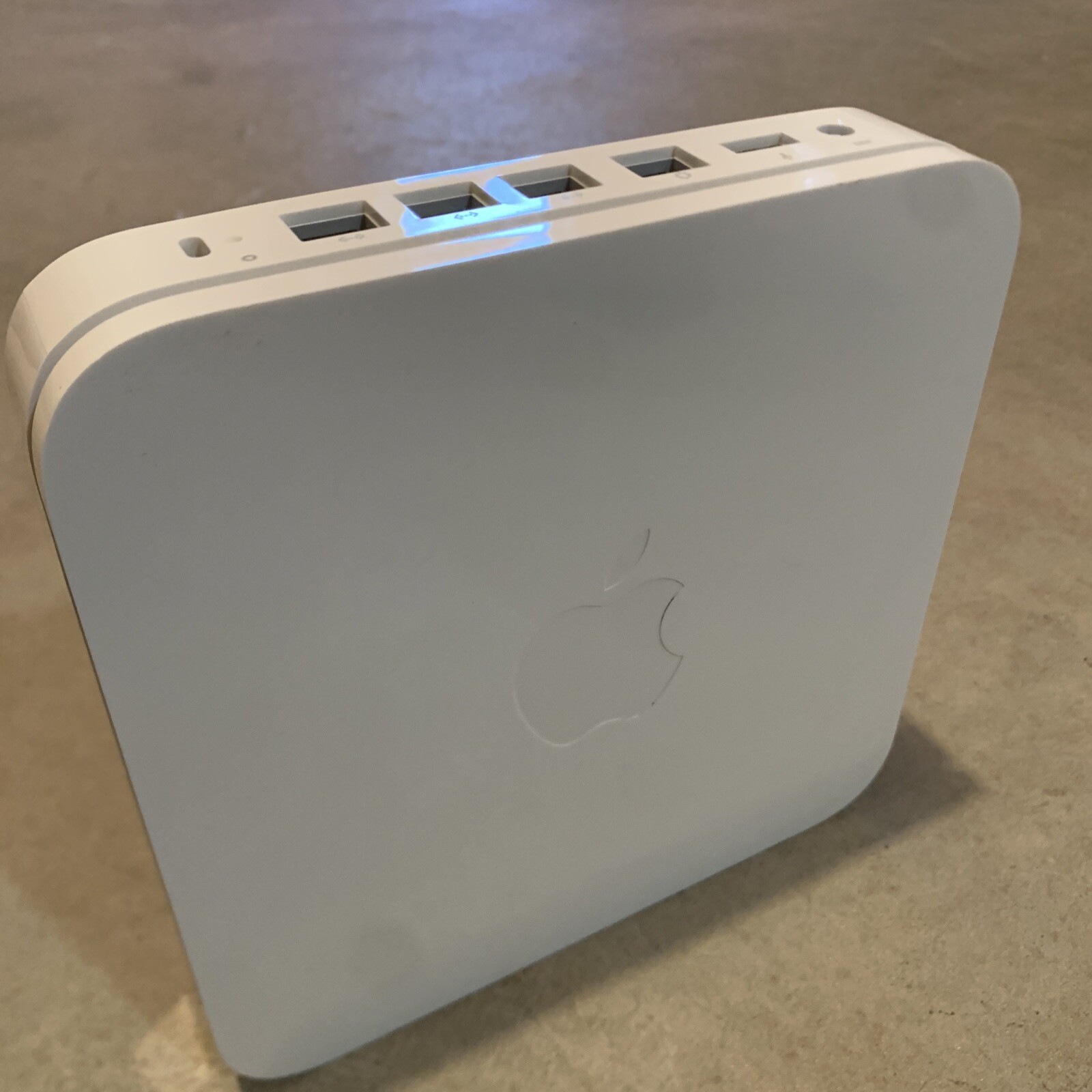 Apple Mac WiFi Router Wireless A1143 AirPort Extreme Base Station W Power Cord