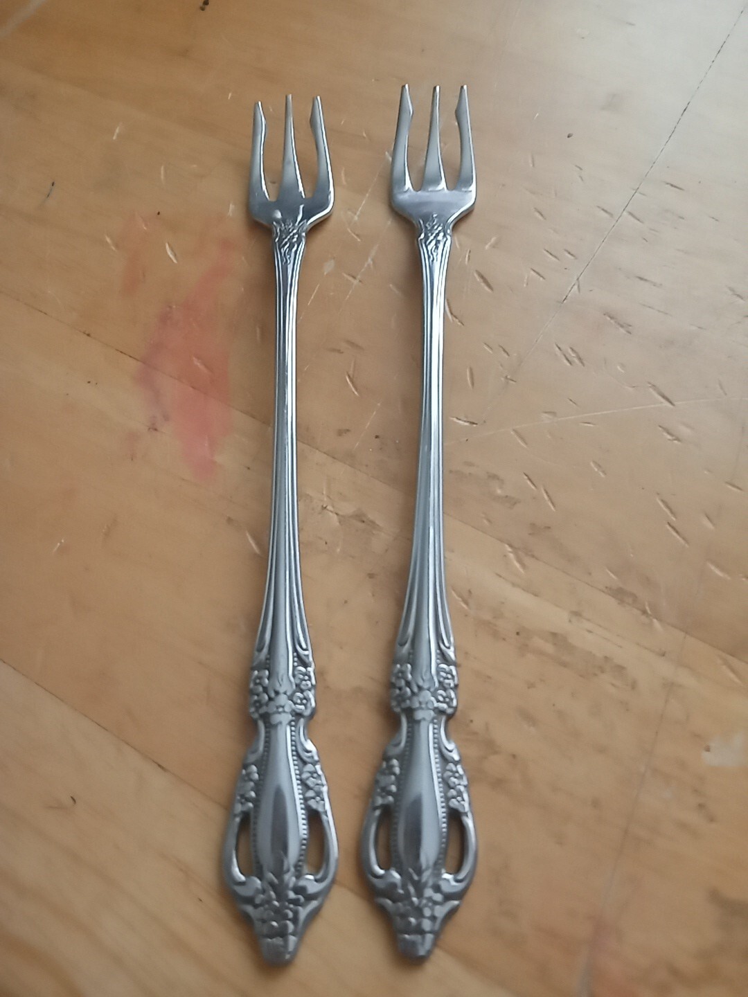 Oneida Distinction Deluxe Set of 2 Cocktail Forks  Stainless