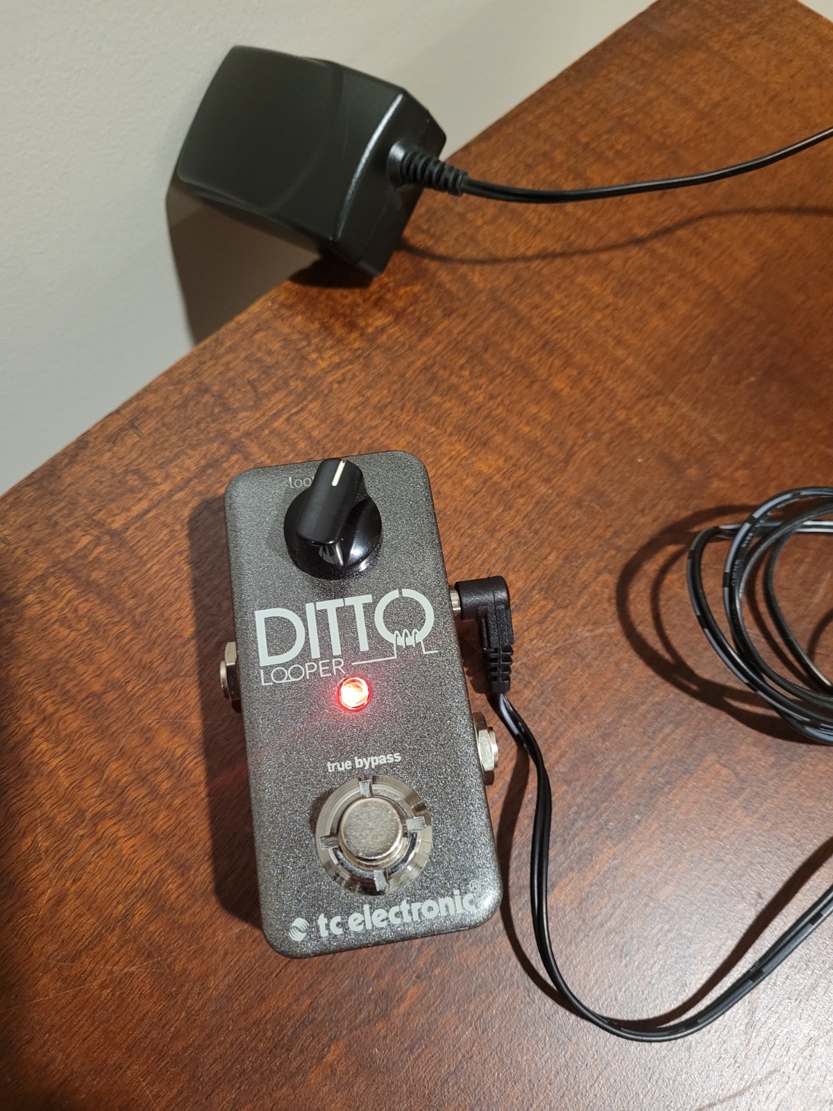 TC Electronic Ditto Looper Pedal for Electric Guitar with Power Adapter