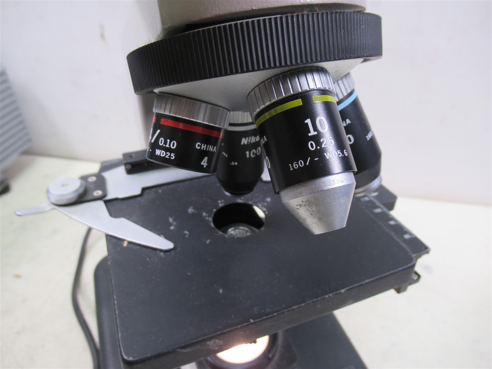 Nikon YS2-H Binocular Microscope with 4 Objectives & 2 Eyepieces & Light Source