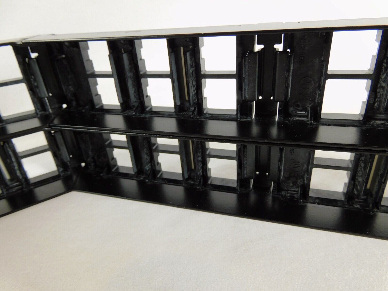 CPPA-UDDM-M-2U-48 760207308 Angled CommScope Patch Panel + Cable Management Bars
