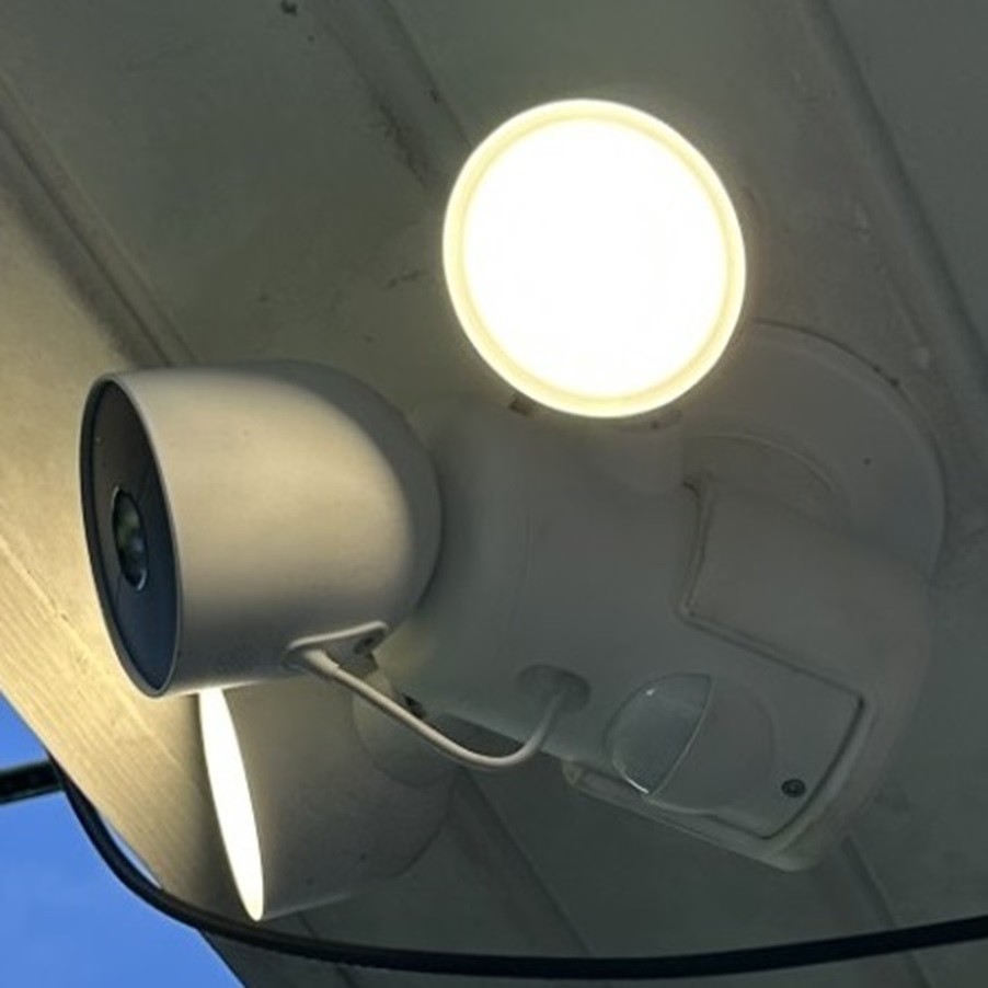 Google Nest Floodlight Camera Mount – 90° Eave / Wall Bracket – Outdoor Adapter