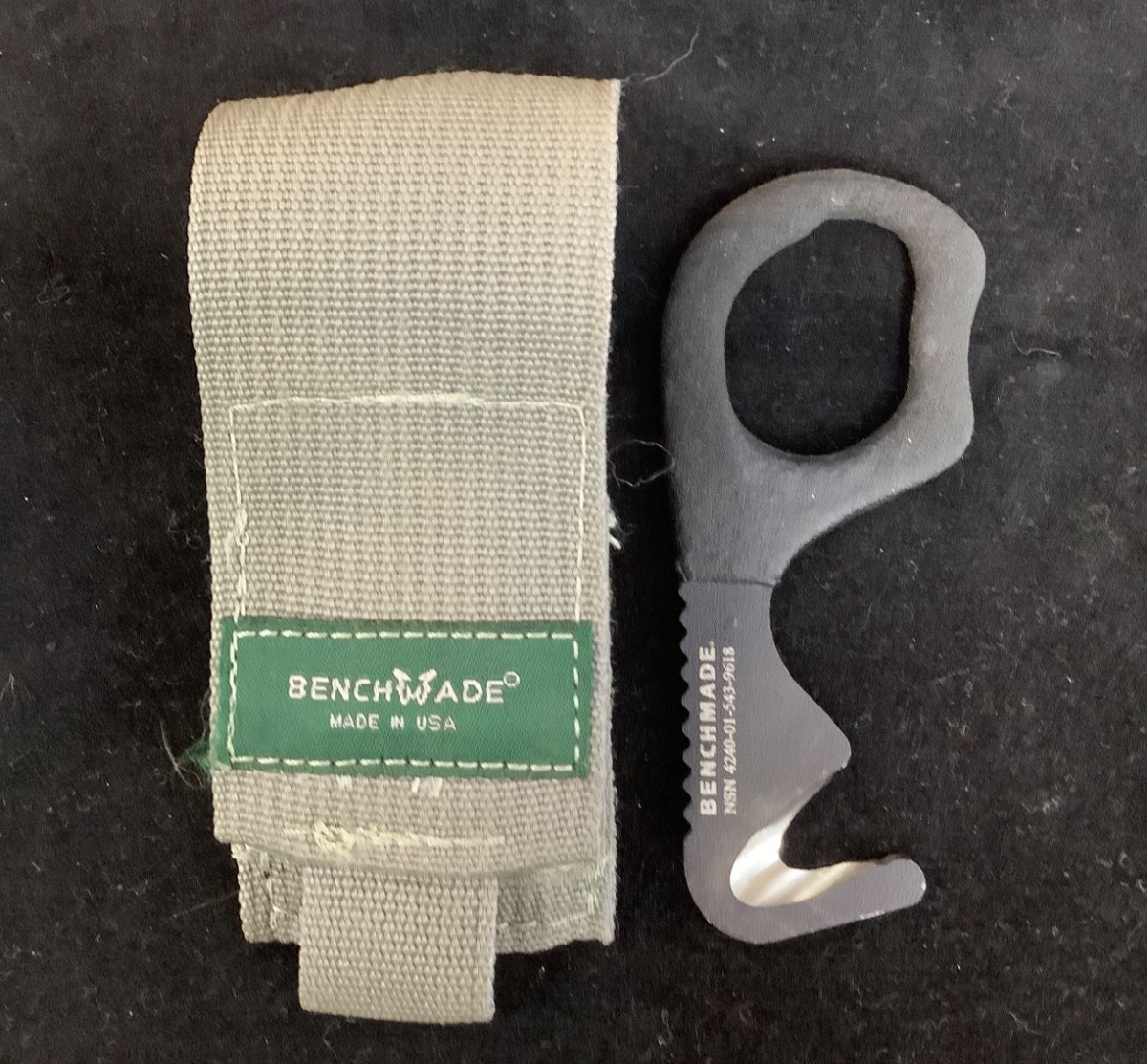 STRAP CUTTER, BENCHMADE, WITH SHEATH, NSN 4240-01–543-9618