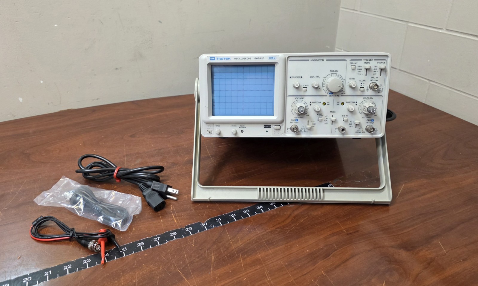 GW Instek GOS-620 20MHz 2-Channel Dual Trace Benchtop Oscilloscope