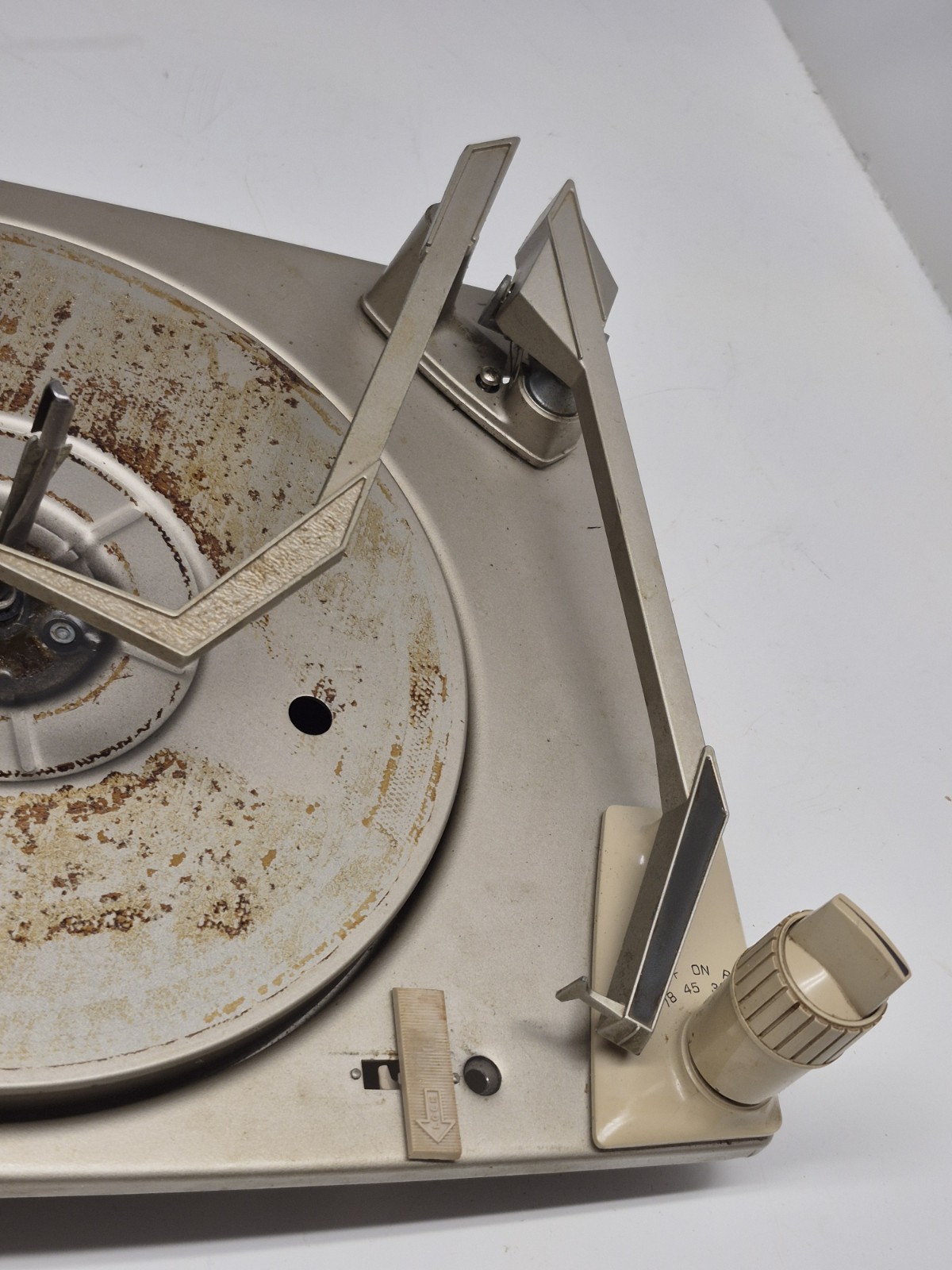 Magnavox Solid State Suitcase Turntable