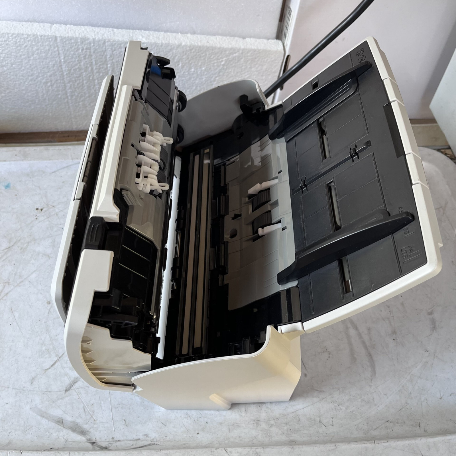 Fujitsu fi-6130 Duplex Color Document Sheetfed Scanner USB With Trays