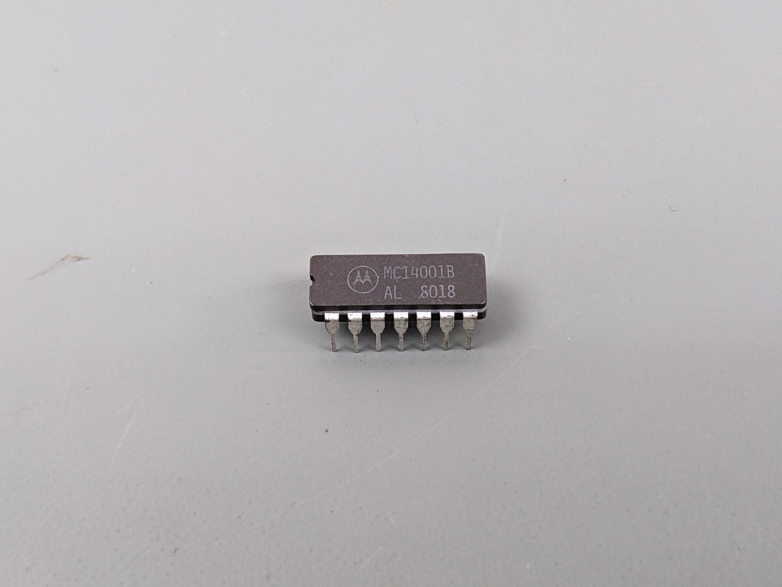 (20) Motorola MC14001BAL Quad 2−Input NOR Gate ICs