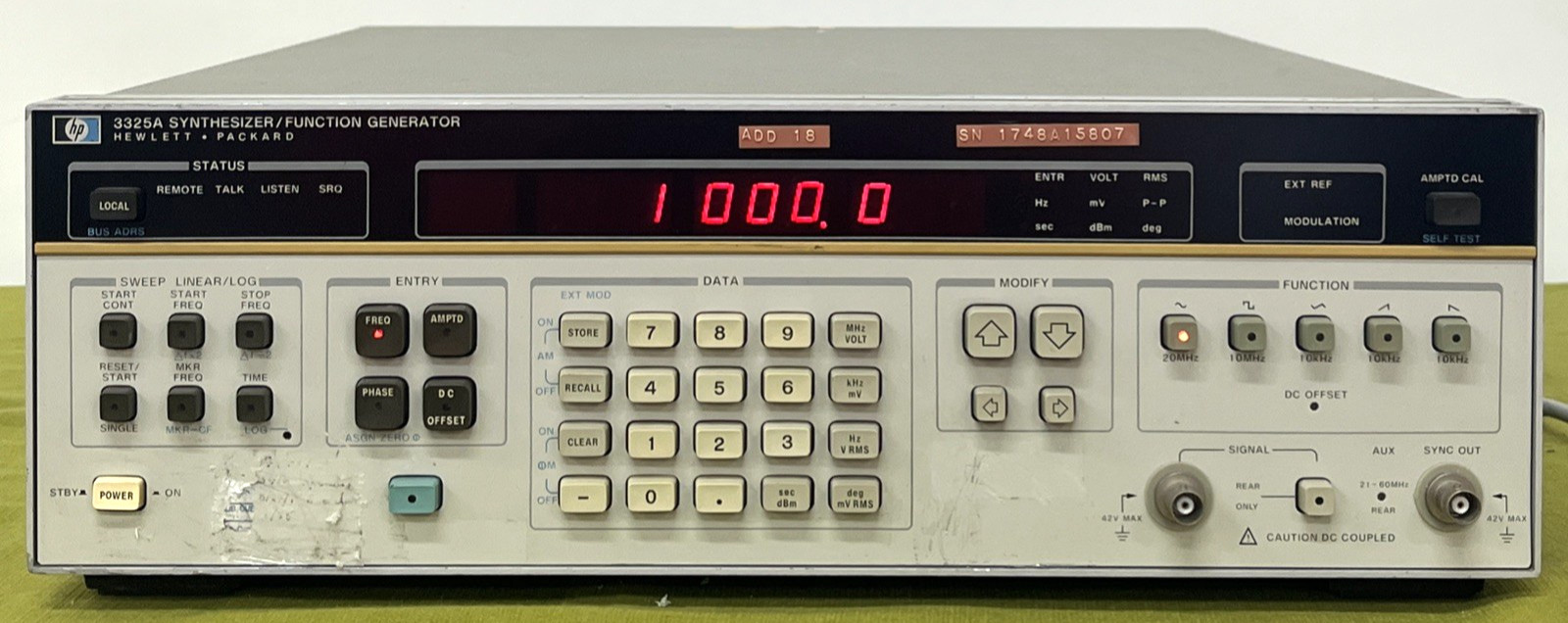 HP (HEWLETT PACKARD) 3325A Synthesizer / Function Generator