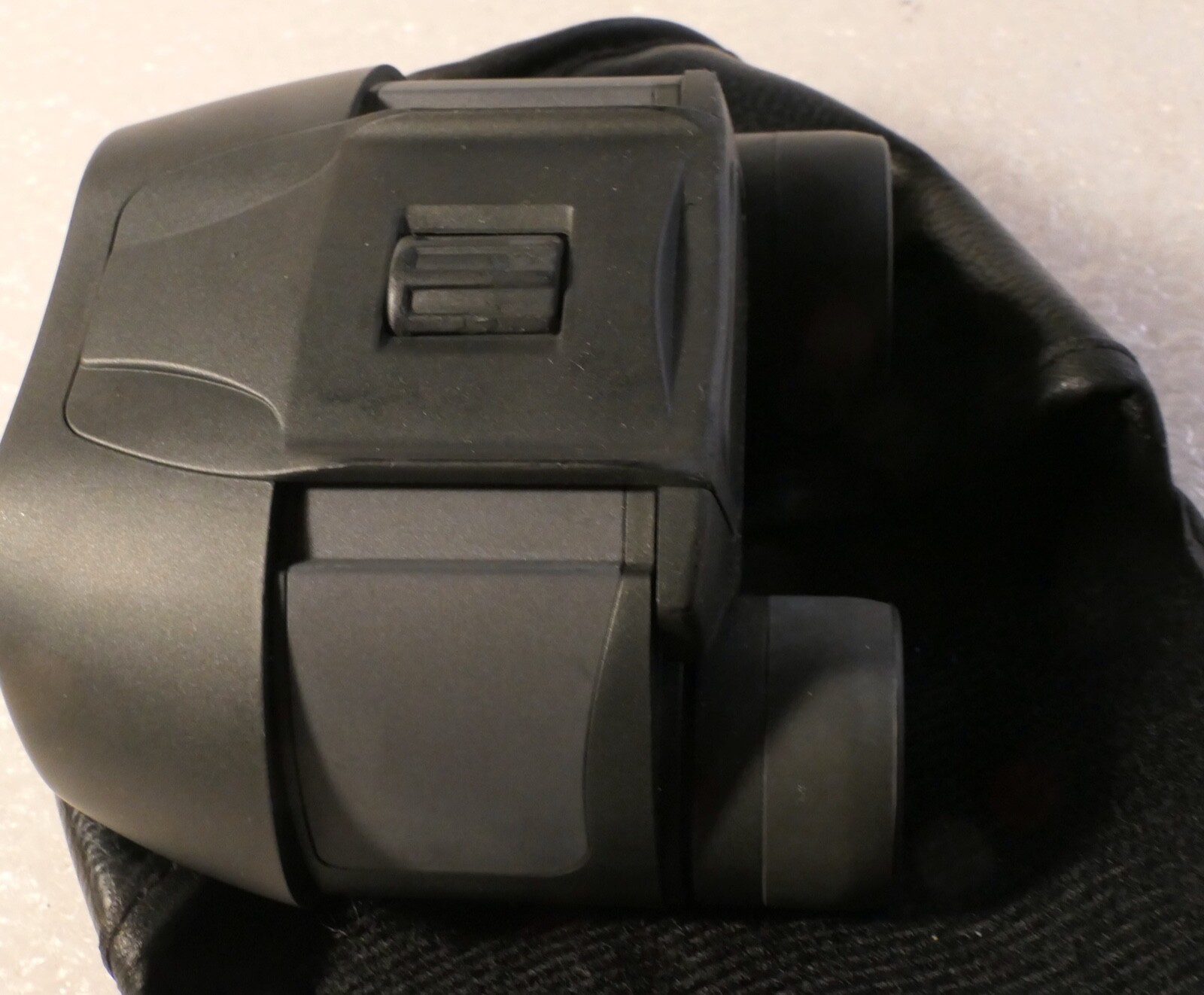REI 10X25 BINOCULARS