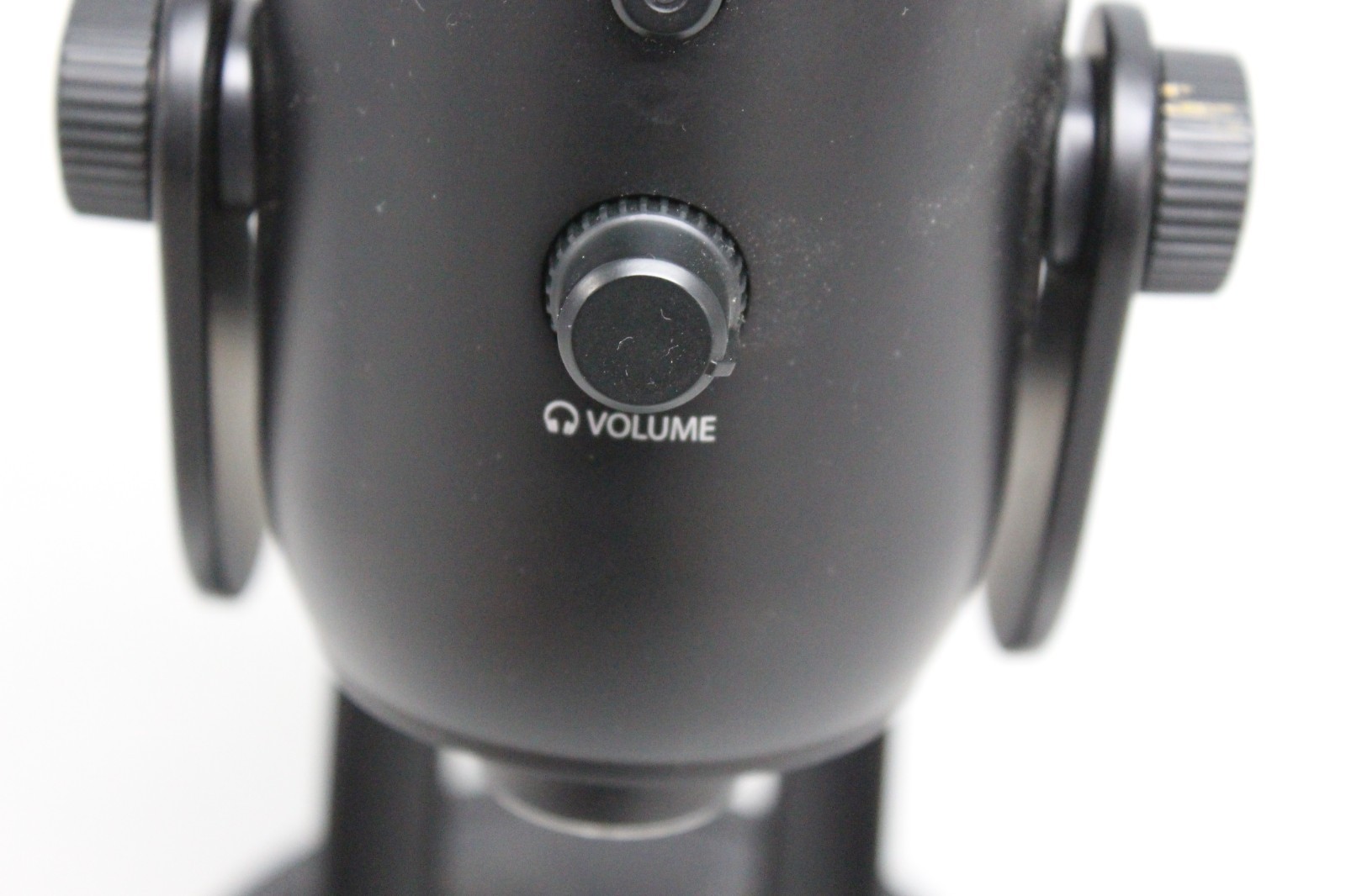 Logitech Blue Yeti A00132 Premium Multi Pattern USB Microphone