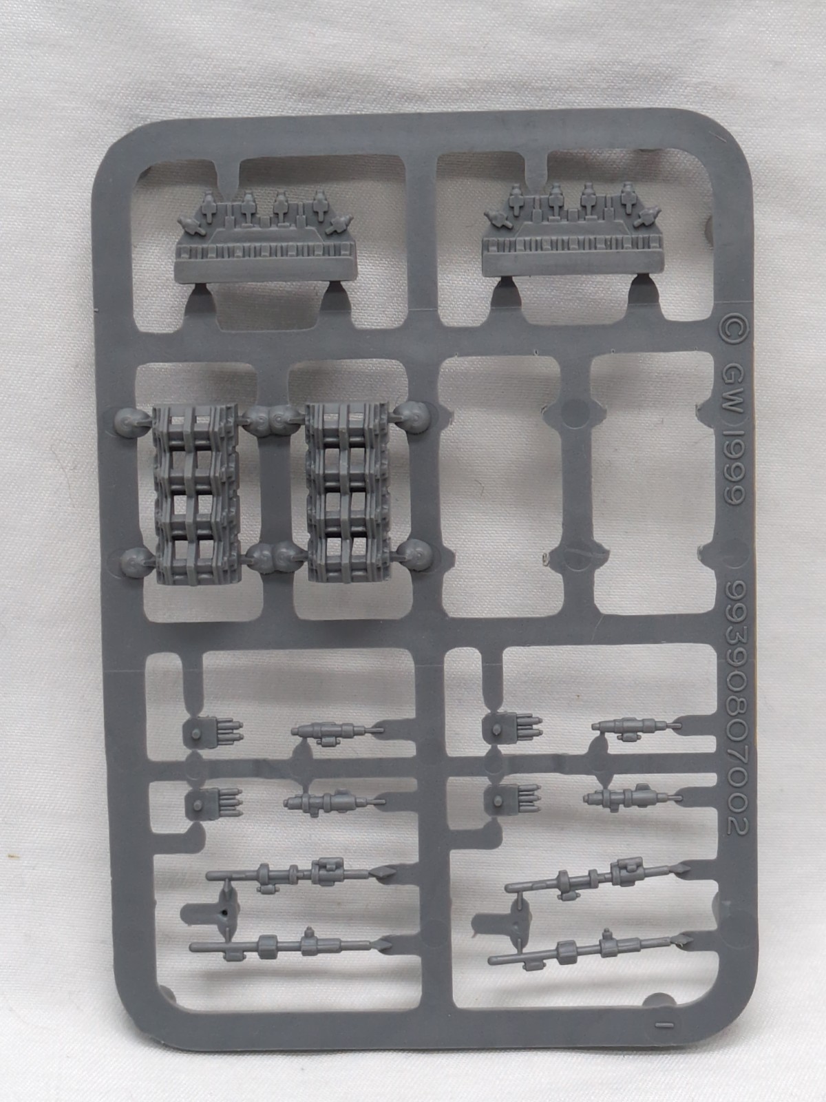 *Incomplete* 1998 Battlefleet Gothic Imperial Cruiser Sprue