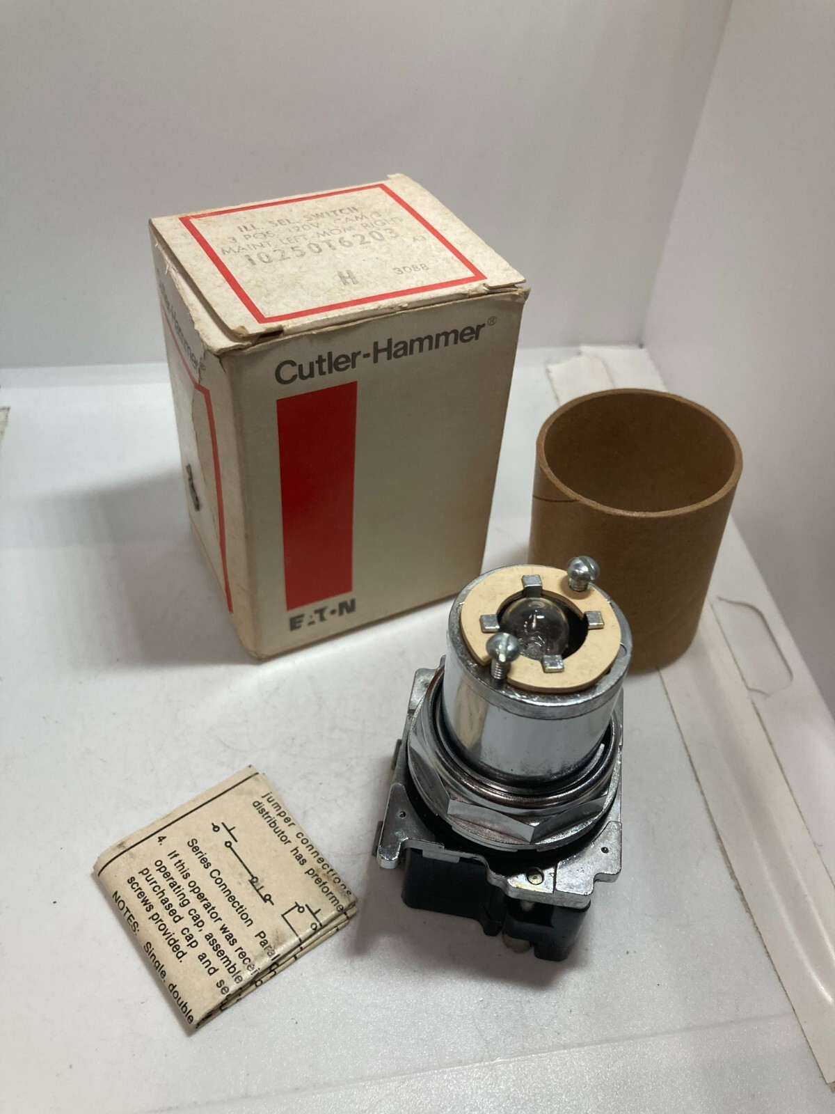 CUTLER HAMMER 10250T6203 SELECTOR SWITCH OP HEAVY DUTY 120VAC ILL 3 POS NIB