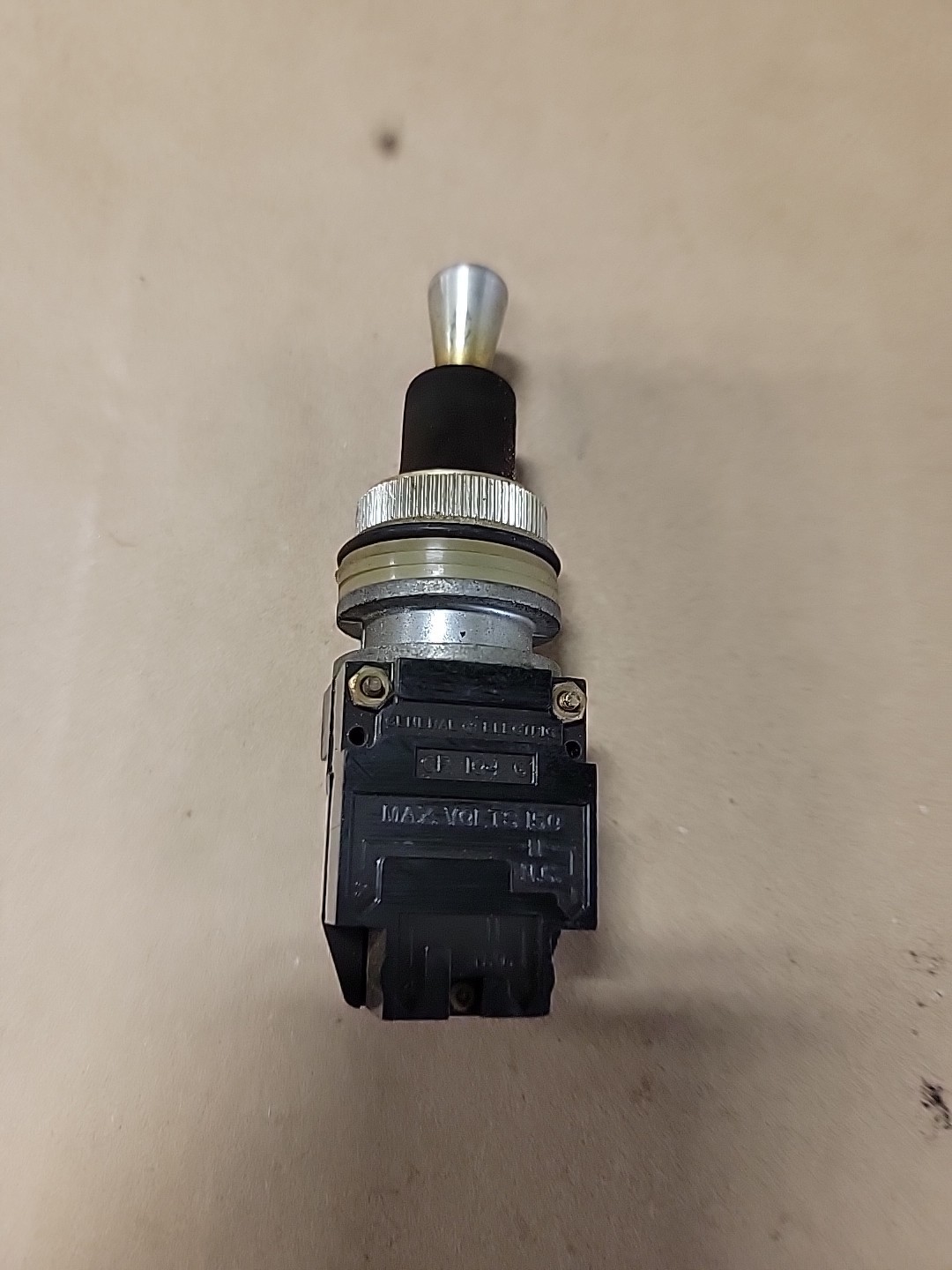 General Electric CR-104 Toggle Selector Switch Pushbutton NEW