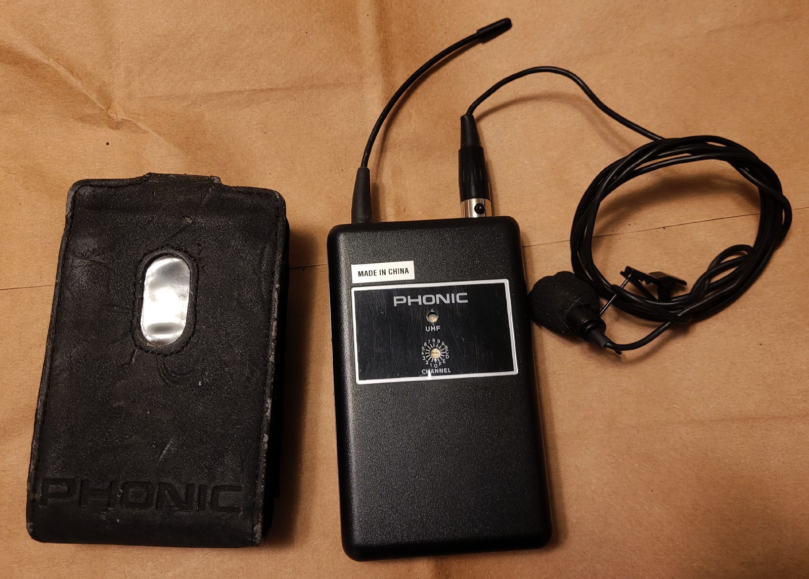 Phonic BT-200 / BT200-700 Wireless Lapel UHF Microphone