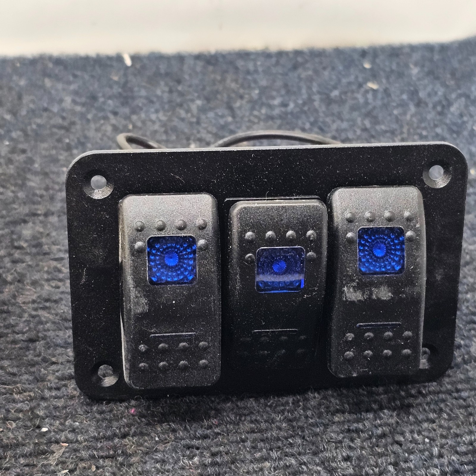 DAIERTEK PN-1813-BL: 3 Gang Rocker Switch Panel - Blue