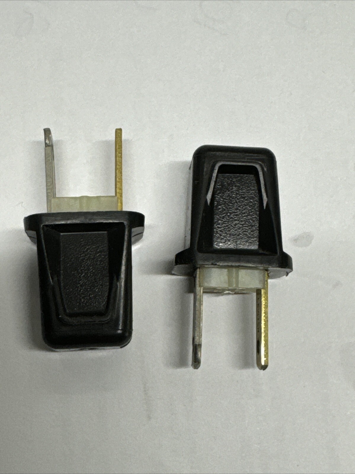 Leviton # 123 Easy to Wire Plug (BLACK ) Lot Of 2 Pcs NEW OLD STOCK -MADE IN USA