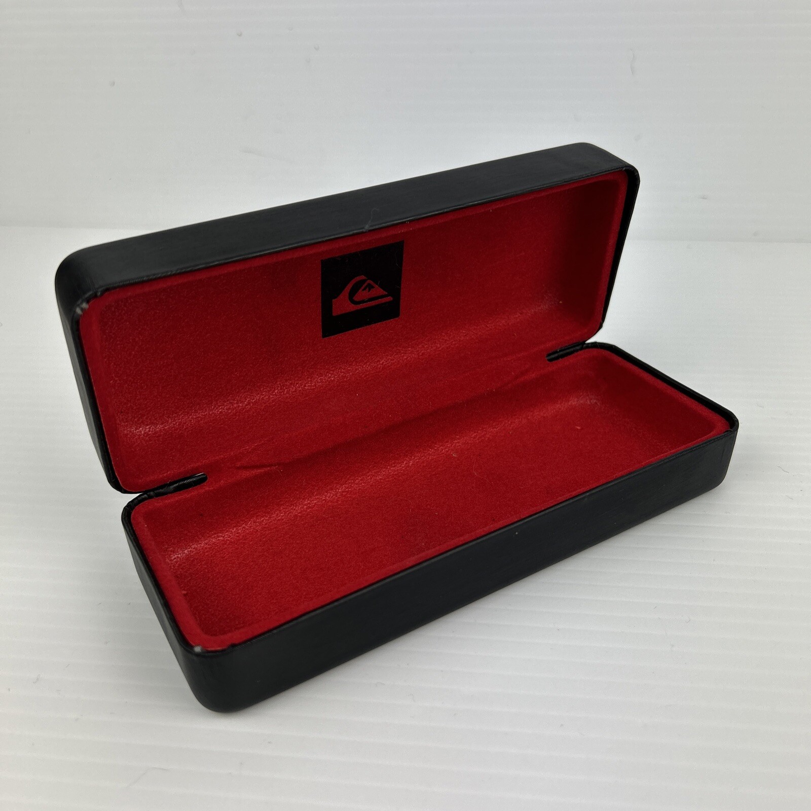 Quiksilver Gasses Hard Case Surf Brand Empty Black Red Velvet Inside
