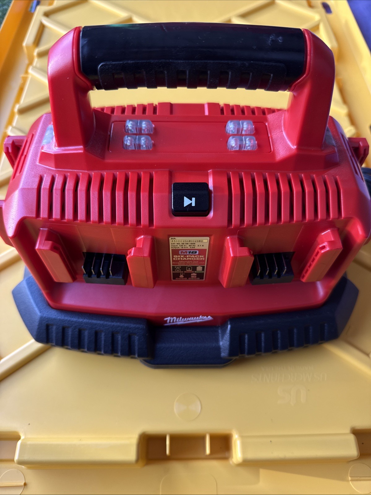 Milwaukee M18 6-Port Sequential Battery Charger Tool Only