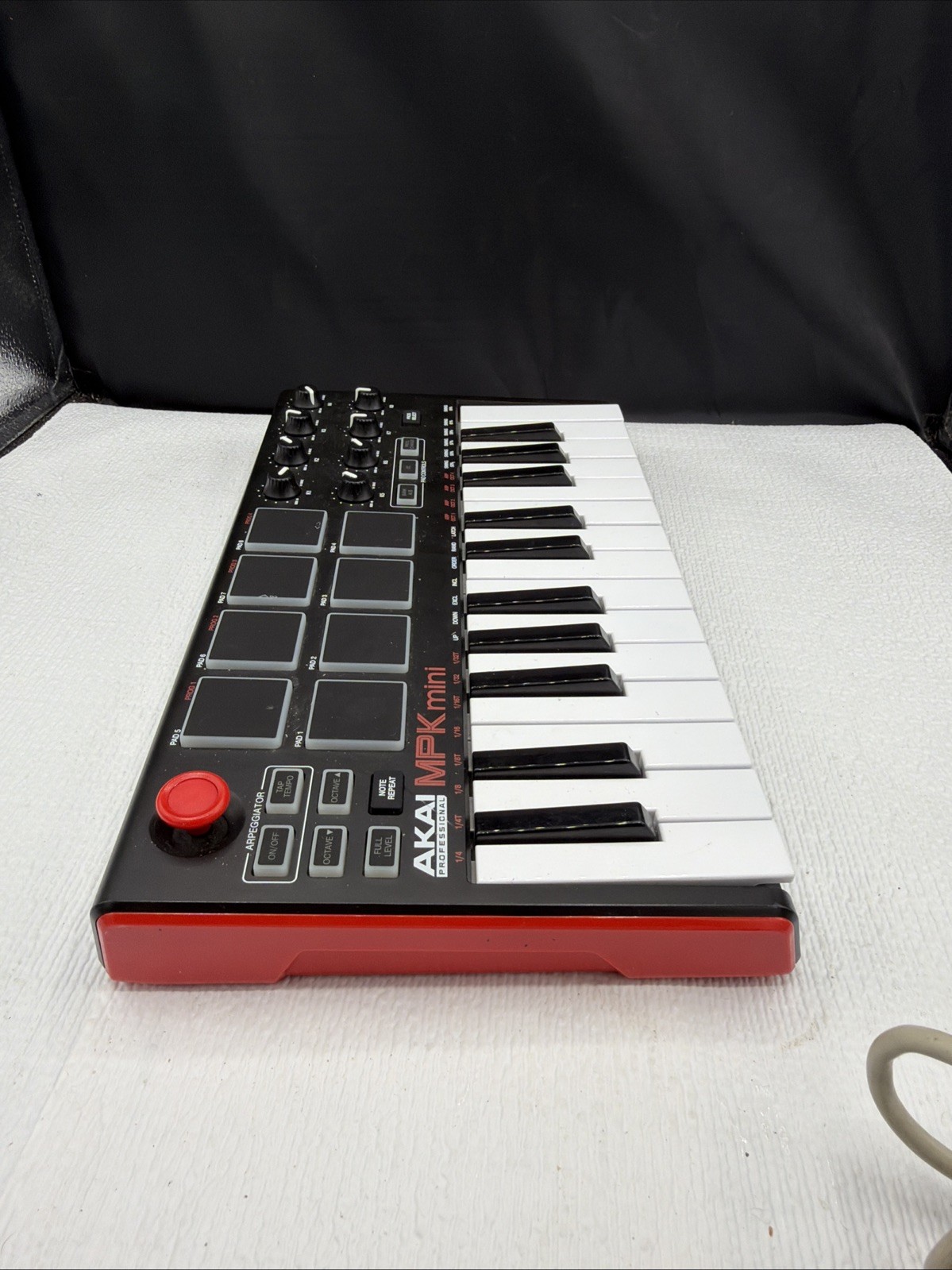 Akai Professional MPK mini 25-Key USB MIDI Keyboard Controller w cable