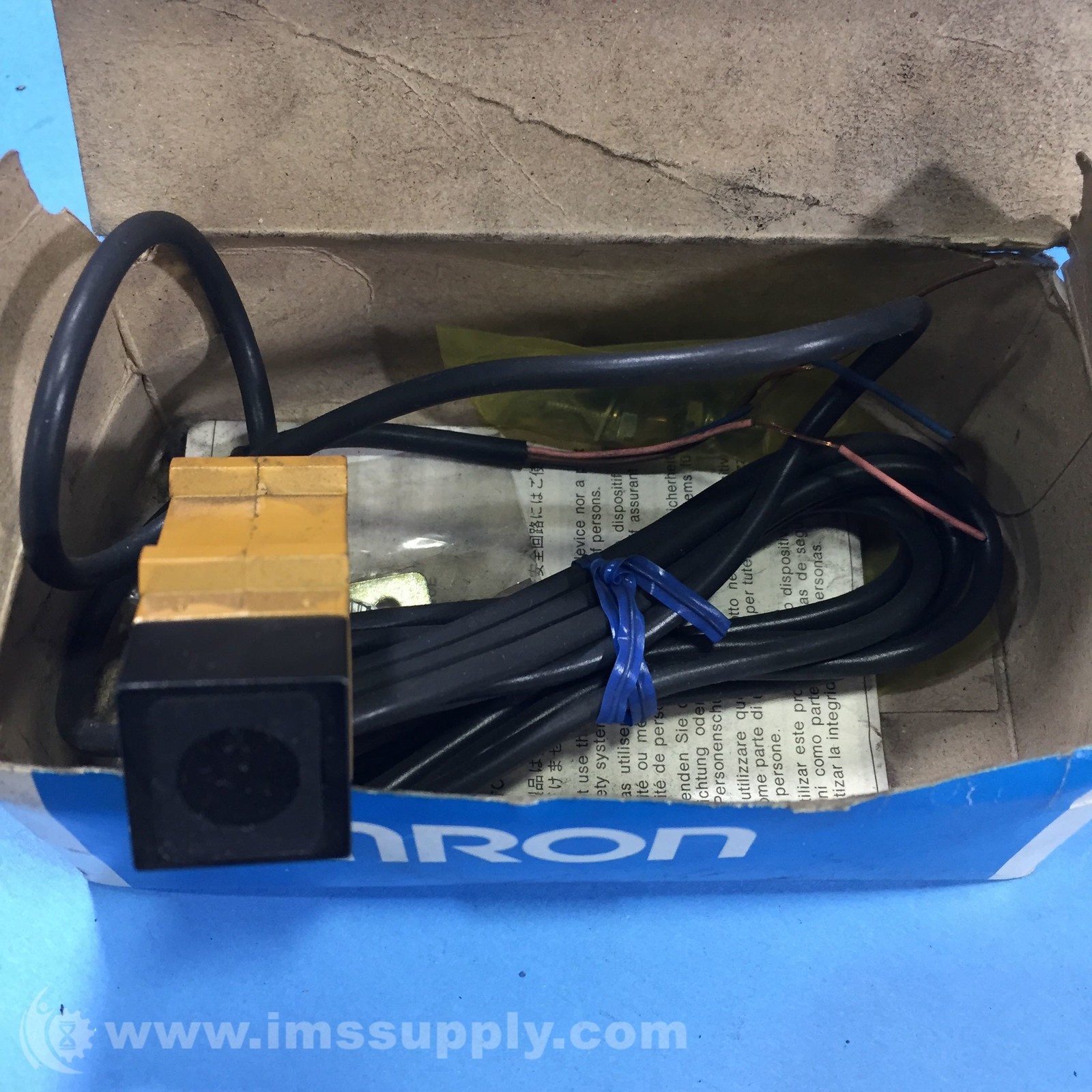 Omron E3S-5E4 Photoelectric Sensor FNOB