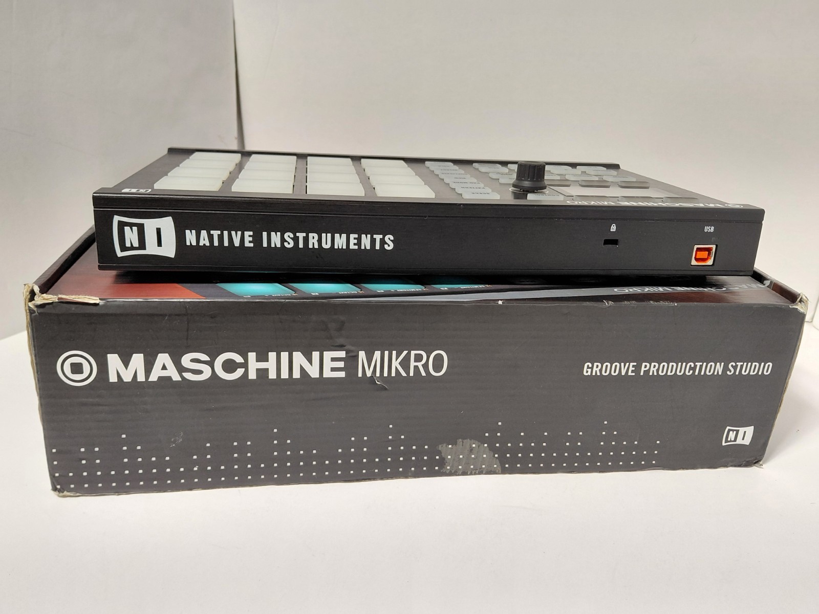 MASCHINE MIRKO Groove Production Studio Native Instruments MIDI w/ Software 2.0