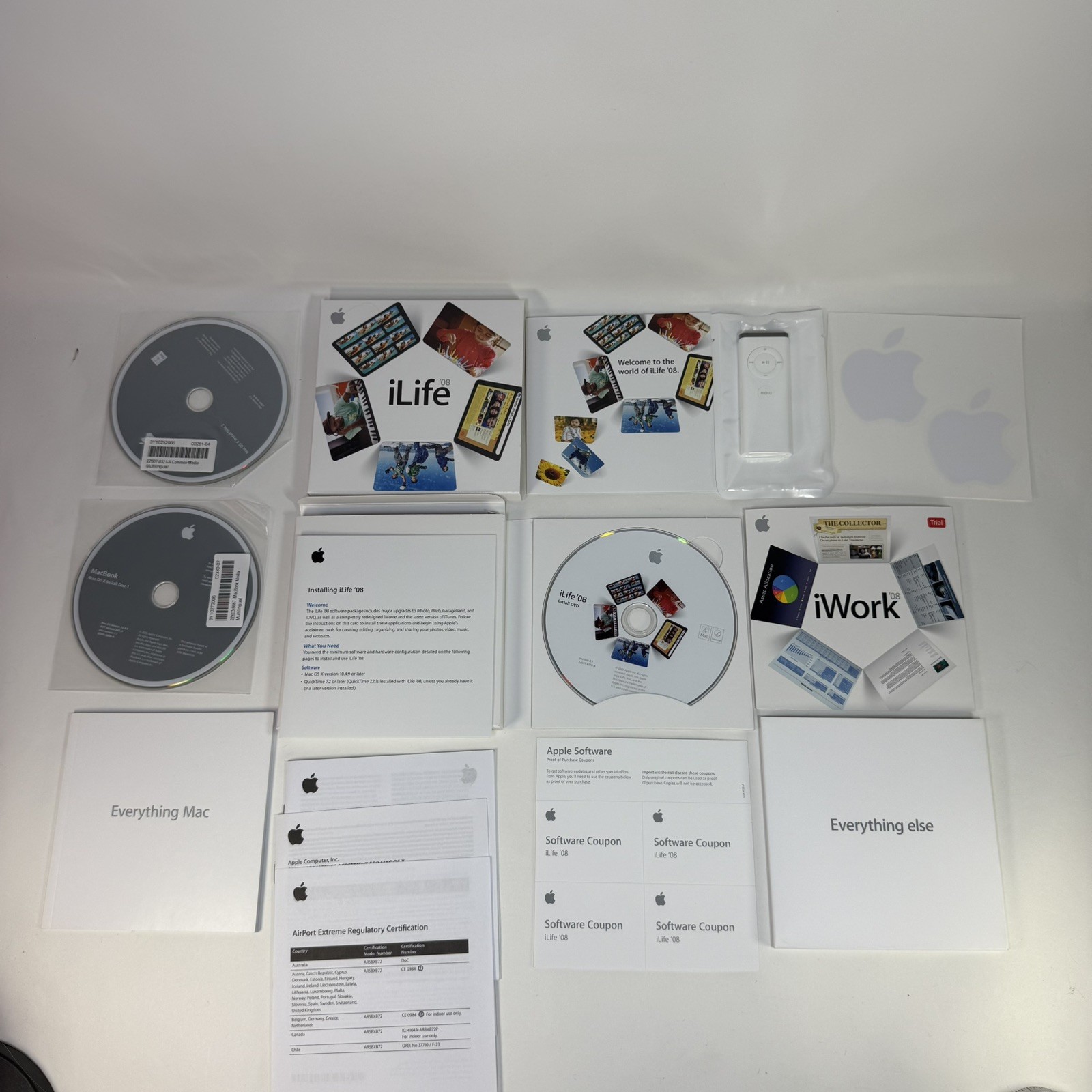 Apple iLife '08 & iWork '08 Trial MacBook discs and accessories
