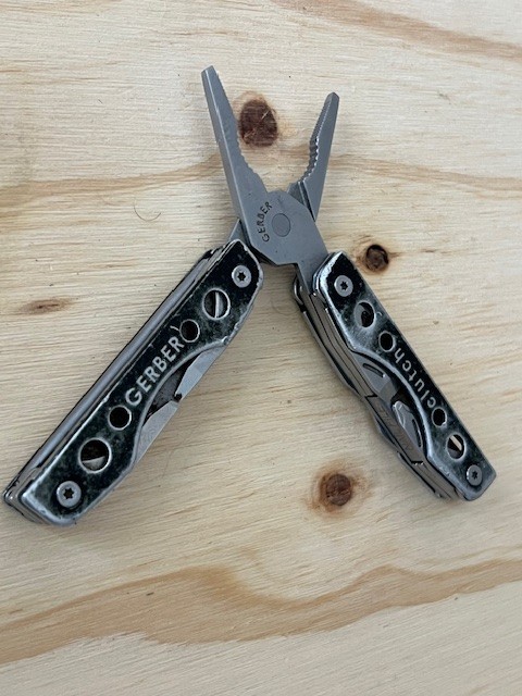 Gerber Shortcut Multi-tool w/ Black Handles Pliers Keychain — Great condition