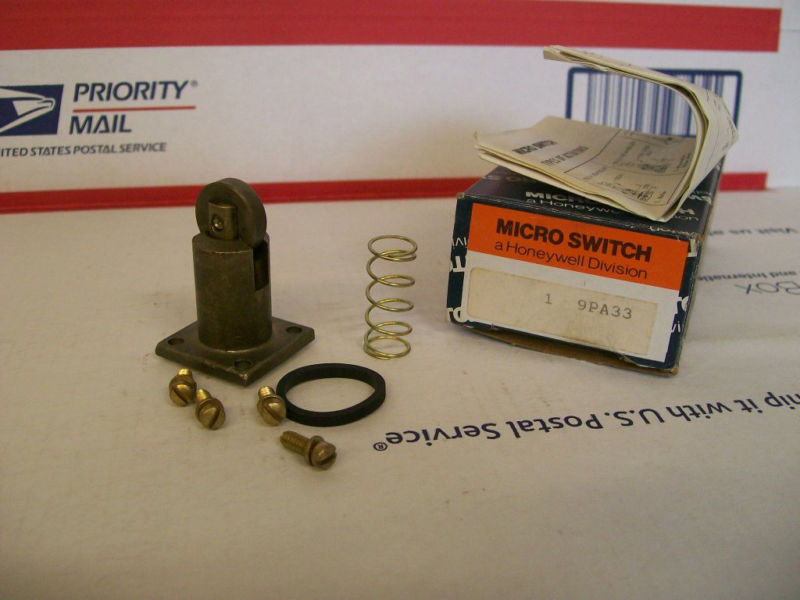 NEW IN BOX HONEYWELL MICRO SWITCH # 9PA33