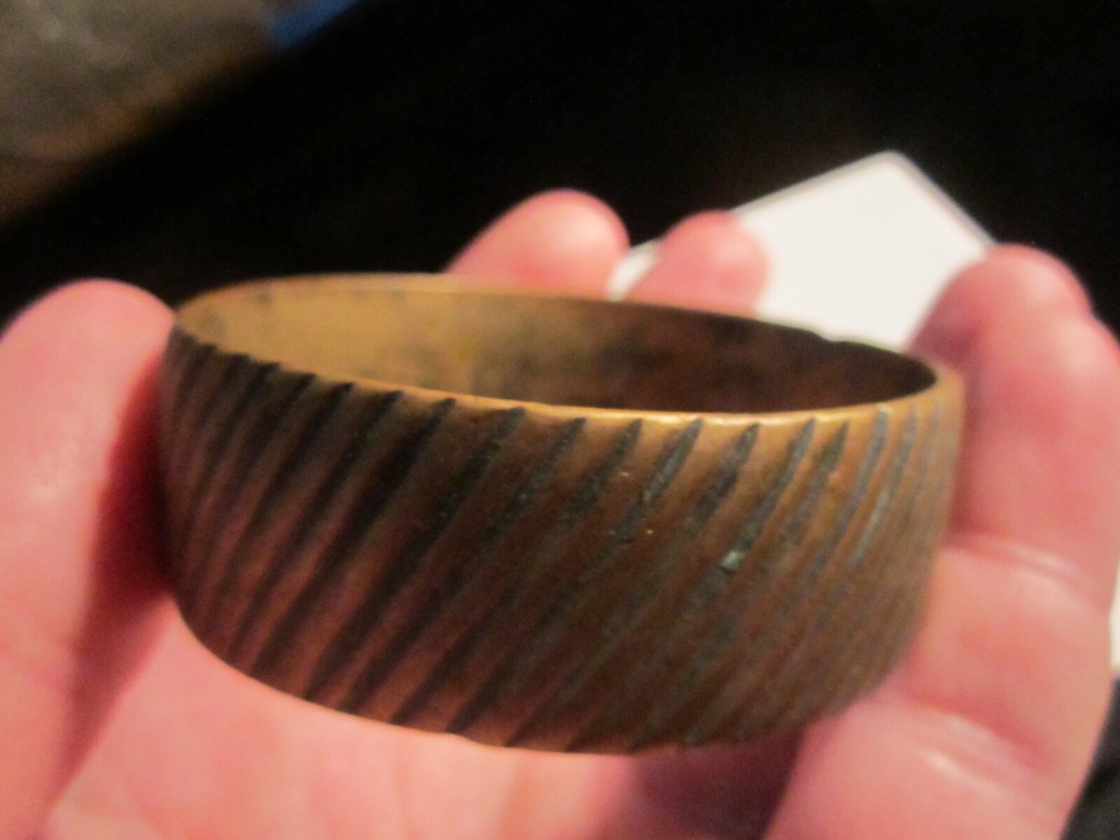 VINTAGE ARTISAN CRAFTED METAL BANGLE BRACELET HEAVY AGED FITS 7 1/2"  - BBA-23E