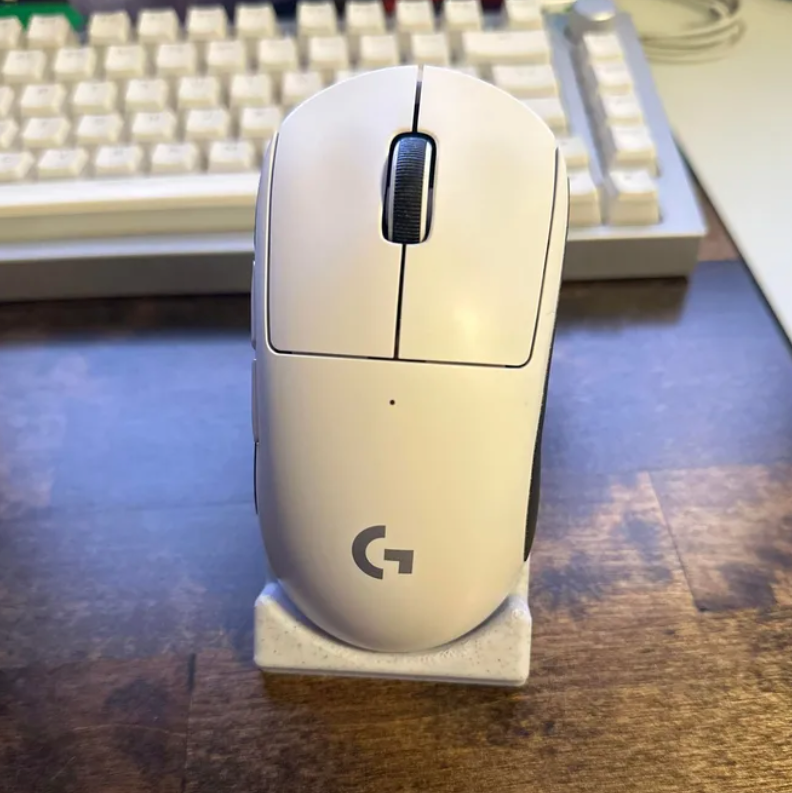 Sleek and Modern Mouse Display Stands (White or Black)