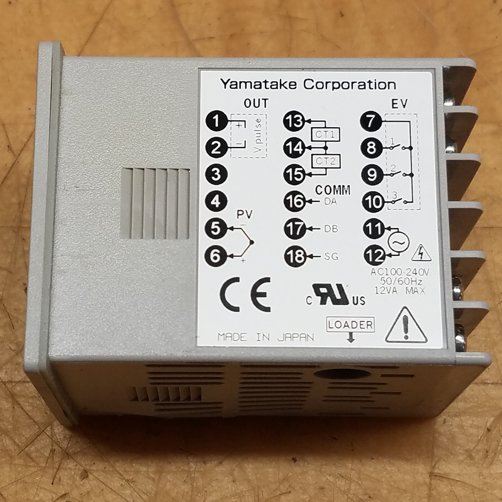 Azbil C15TV0TA0300 SDC15 Temperature Controller - USED