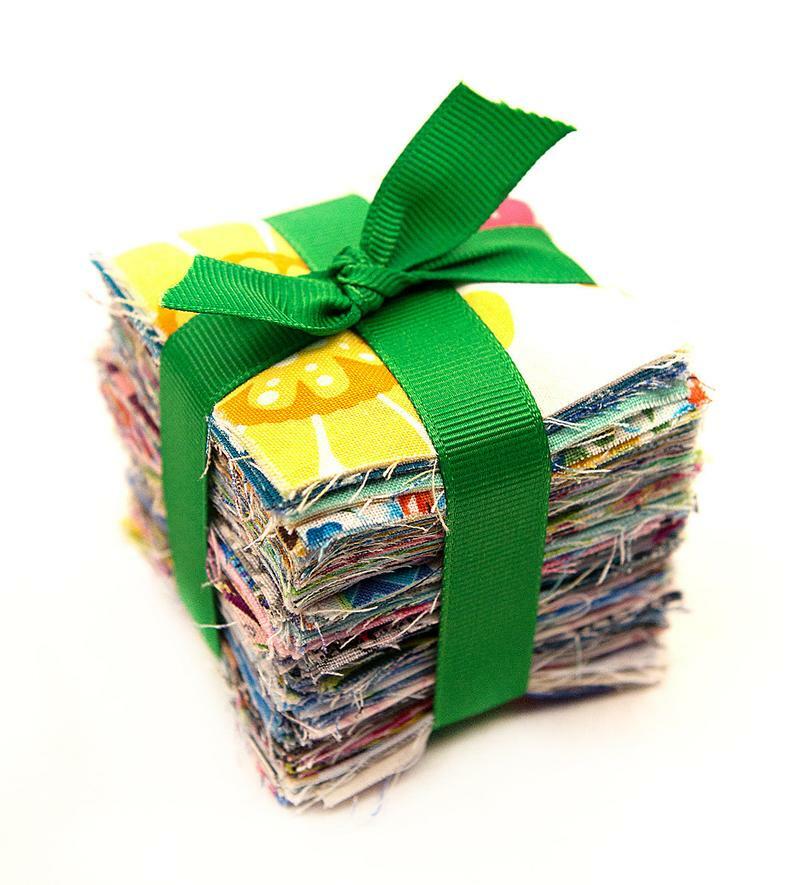 200  piece pre cut charm pack 2.5" squares scrappy fabric quilt scrap sew cotton