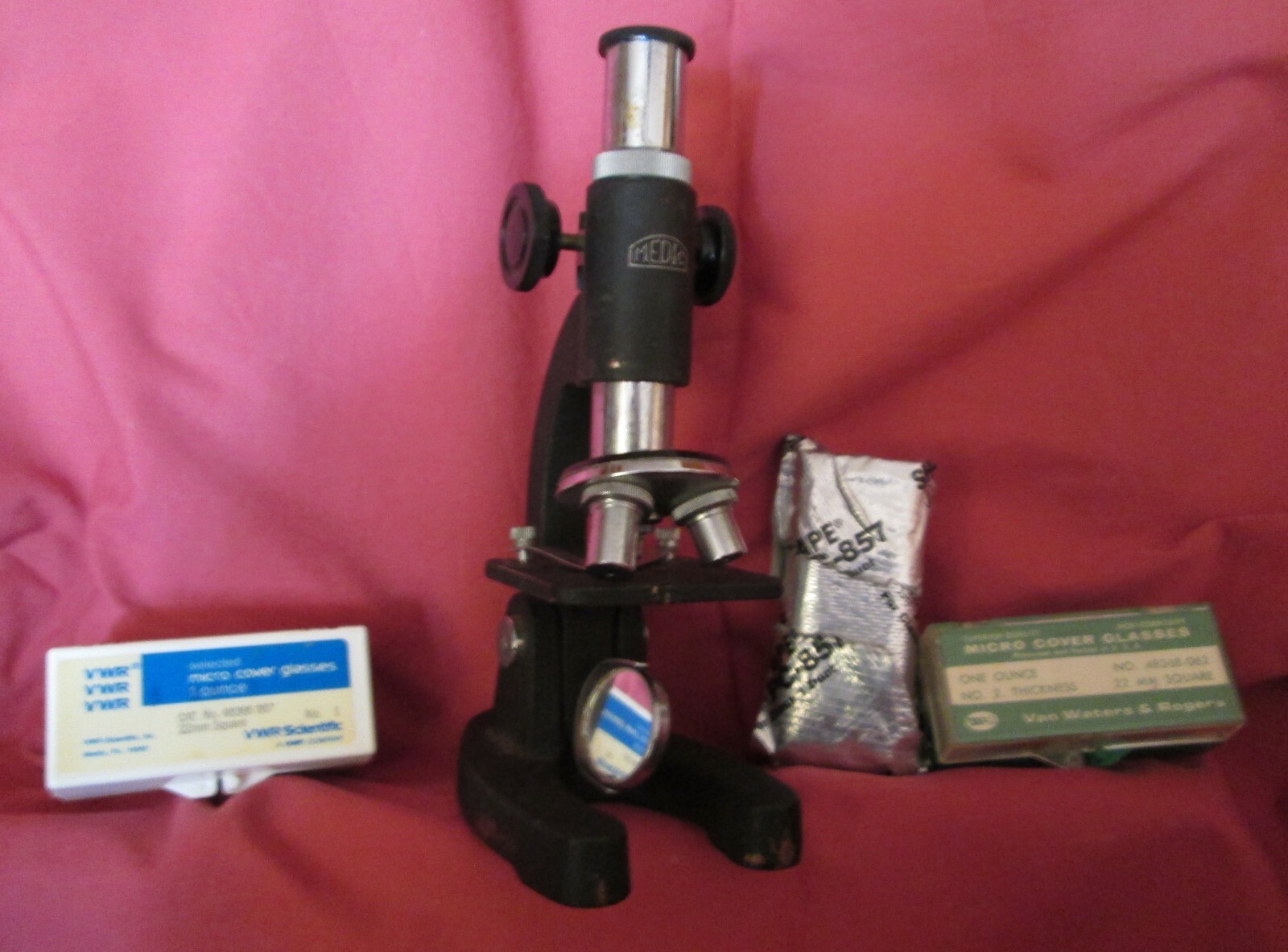 VINTAGE MICROSCOPE - Small - Children's ?? I DON"T KNOW.