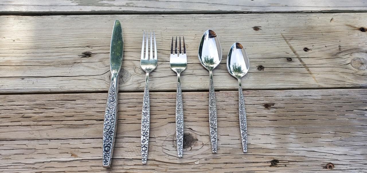 Lot of 5 Piece Replacement Set Rogers Dubonnet Floral Stainless Steel Flatware
