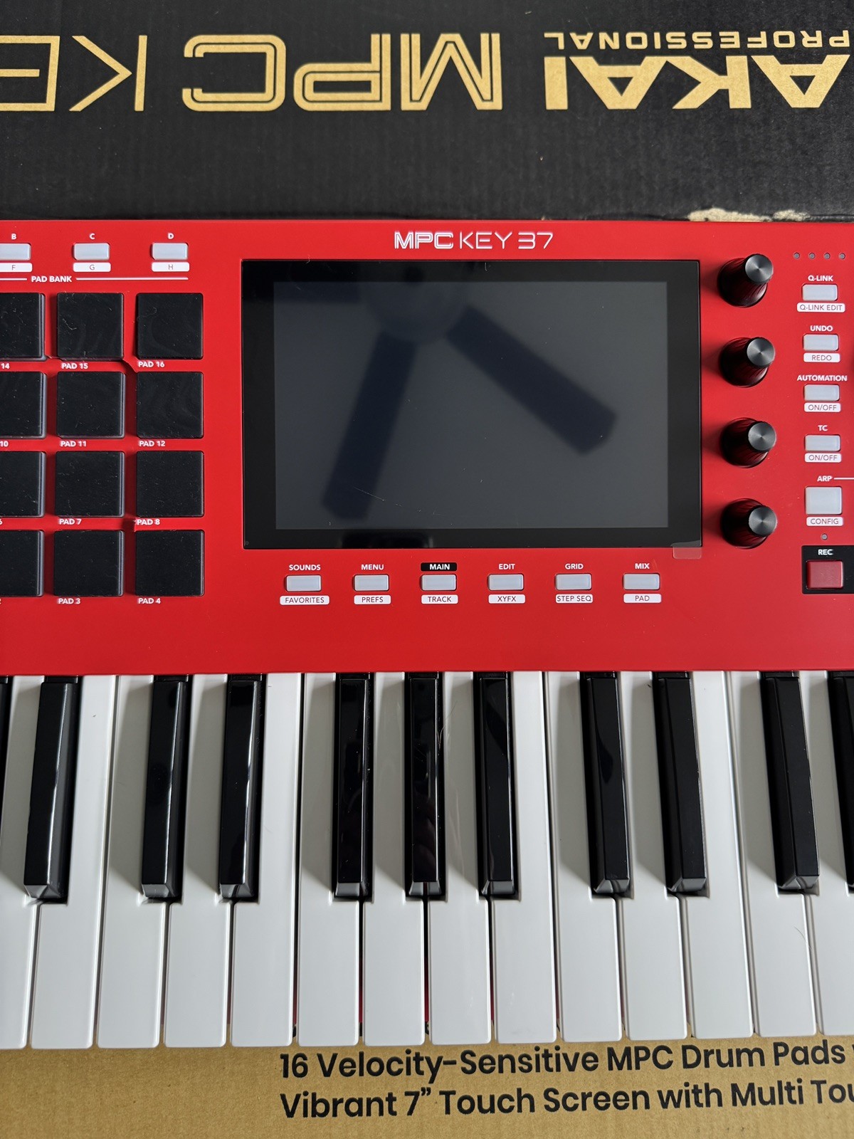 Akai Professional MPC Key 37 Standalone Sampling Workstation Near Mint