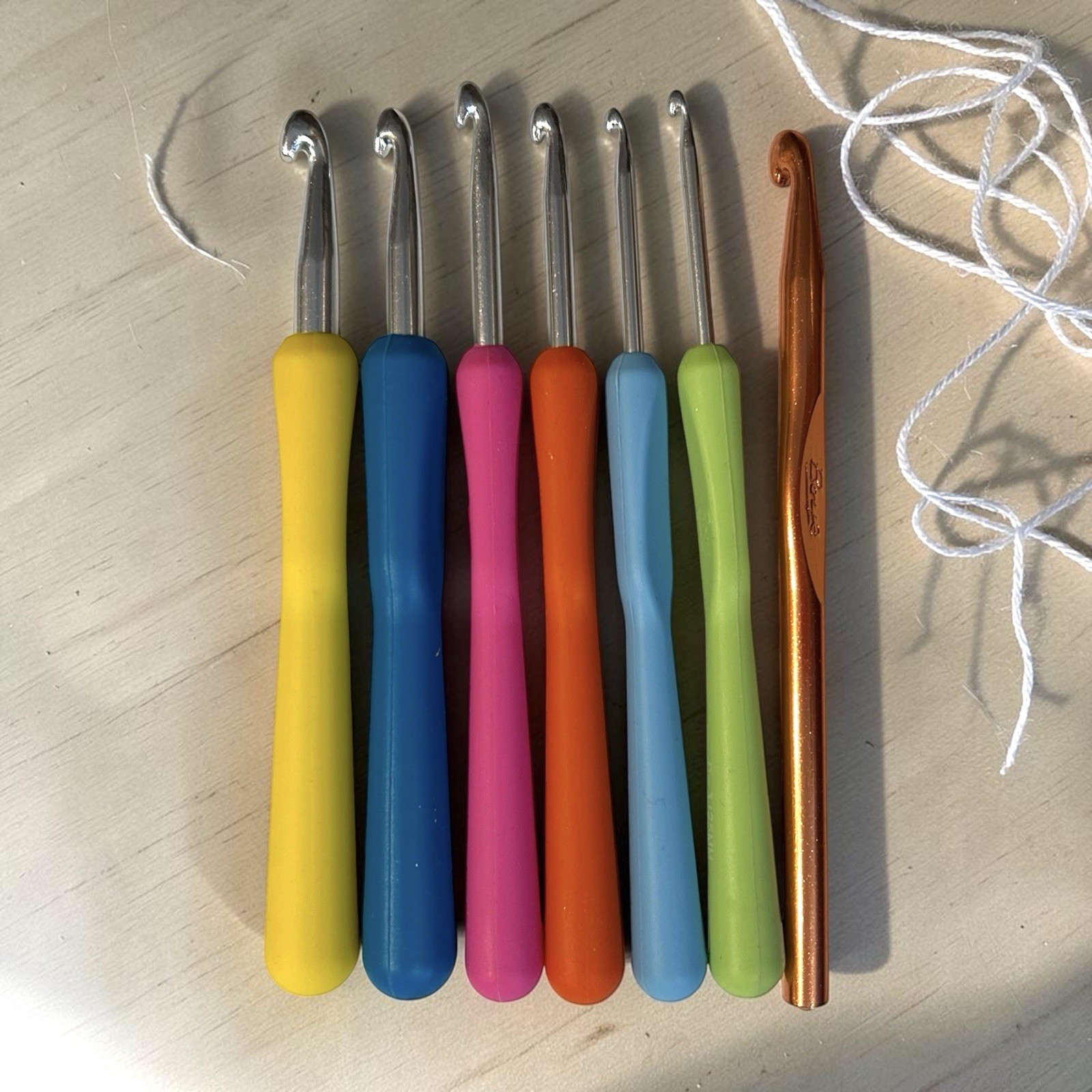 LOT OF 7 BOYE Rubber Handled Ergonomic And Metal Crochet Hooks Assorted Sizes