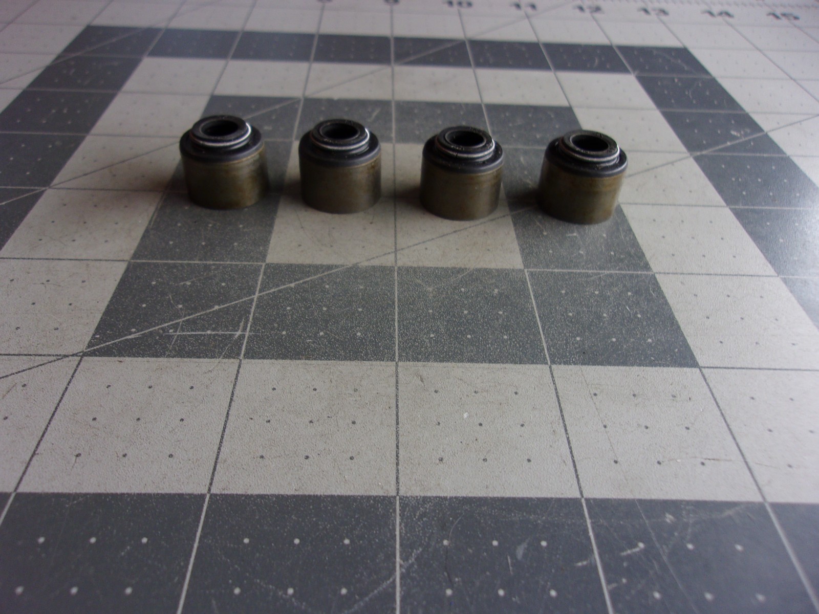 PEP UY0417 (4) Valve Stem Seals